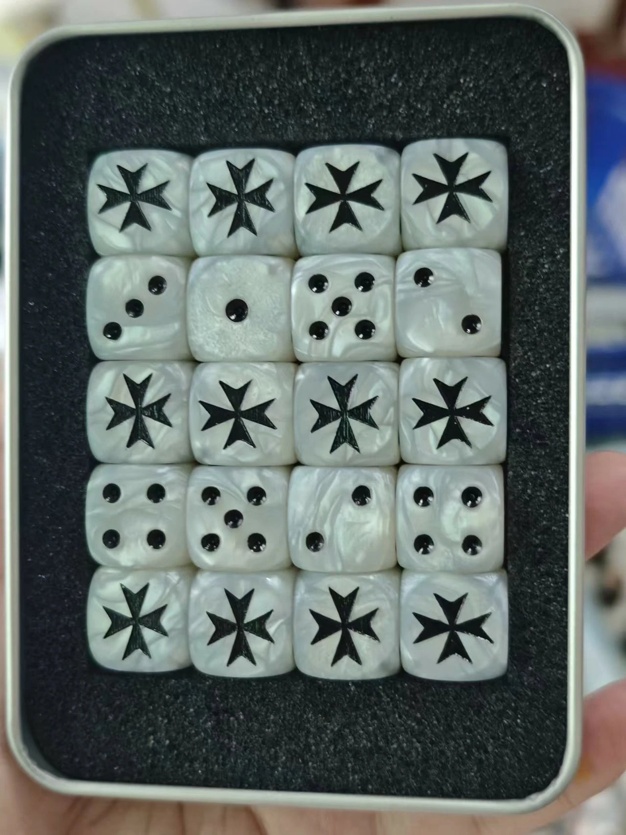 Warhammer Templars White D6 Dice Set – Rounded Corner with Black Pips