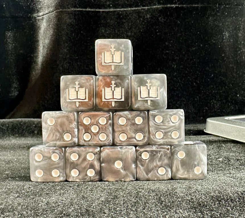 16mm Warhammer 40K Grey Knights Acrylic D6 Dice with Beige Pips | Bear Dice