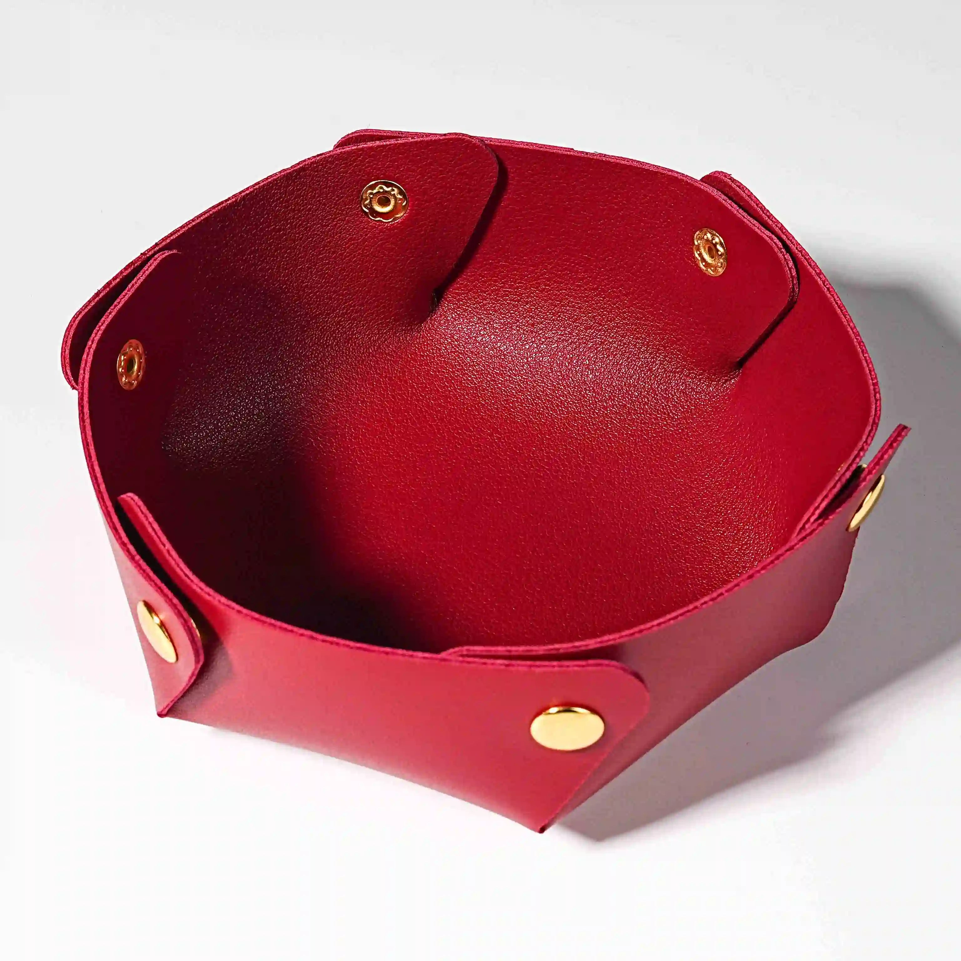 Unique, simple and assembleable semi-circular leather DND dice tray-RPG dice rolling pad
