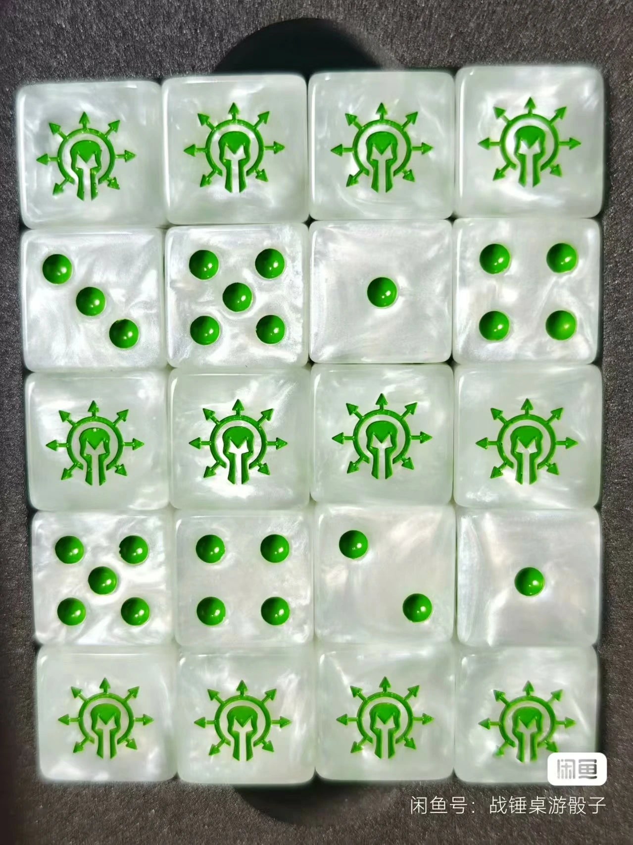 Warhammer 40K Chaos Knights D6 Dice – White Swirl Acrylic with Green Pips