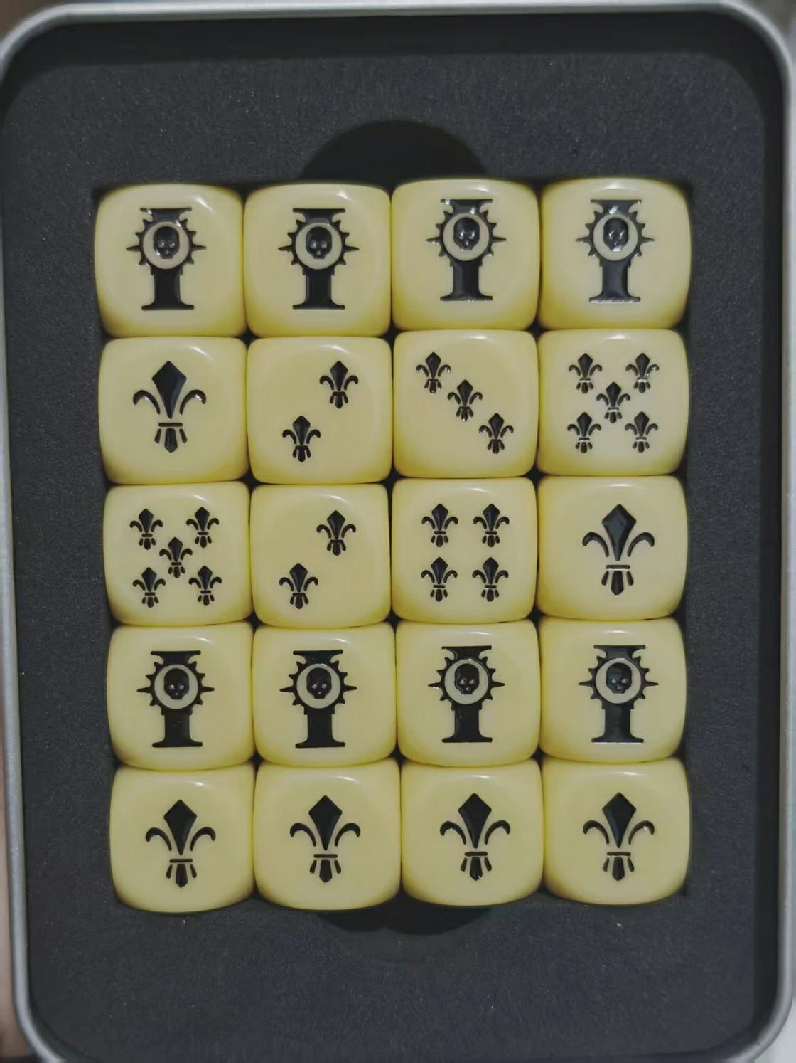 Warhammer 40K Adepta Sororitas Yellow-White Acrylic D6 Dice