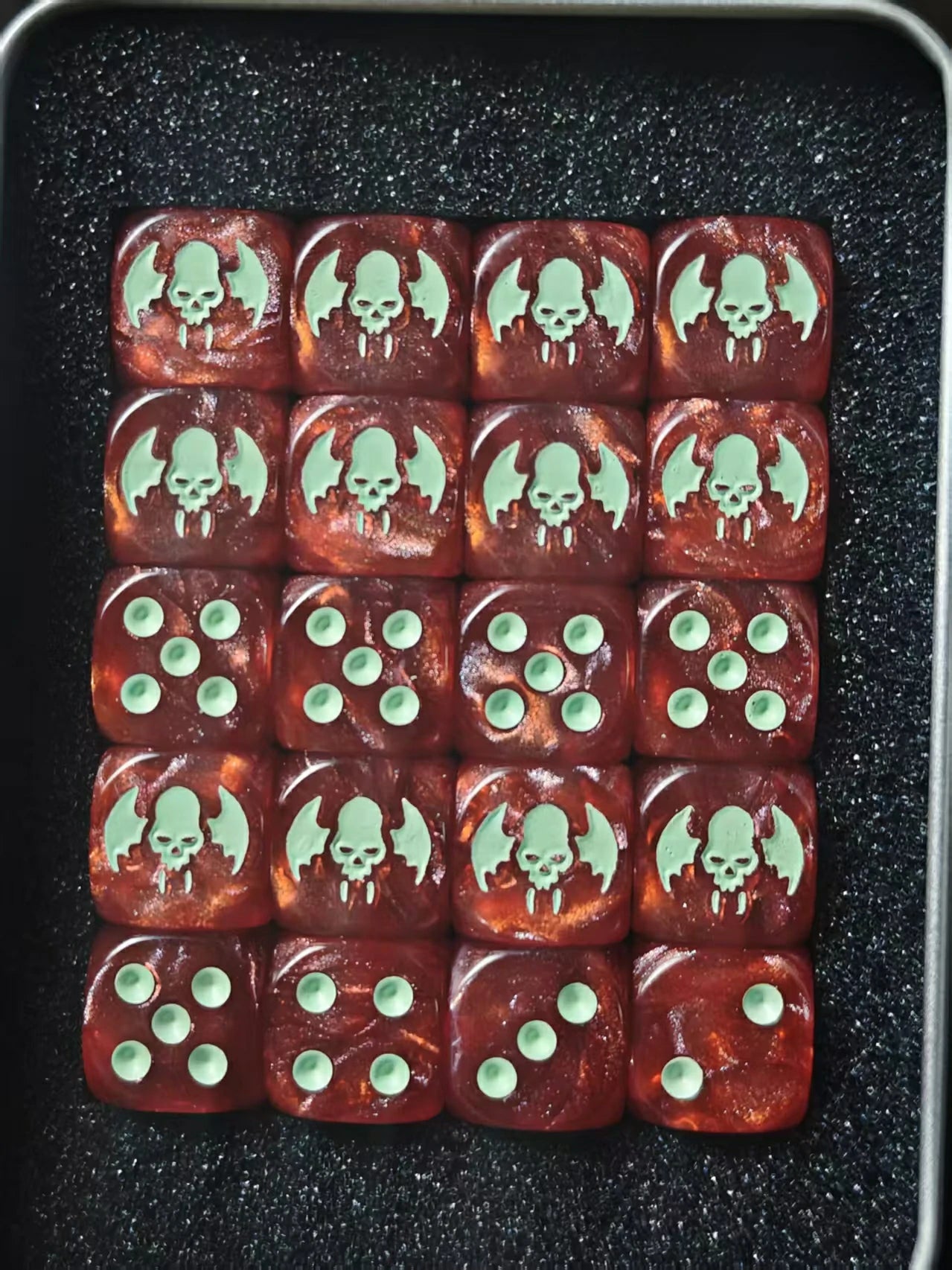 Warhammer 40K Court of the Flayed King Red D6 Dice