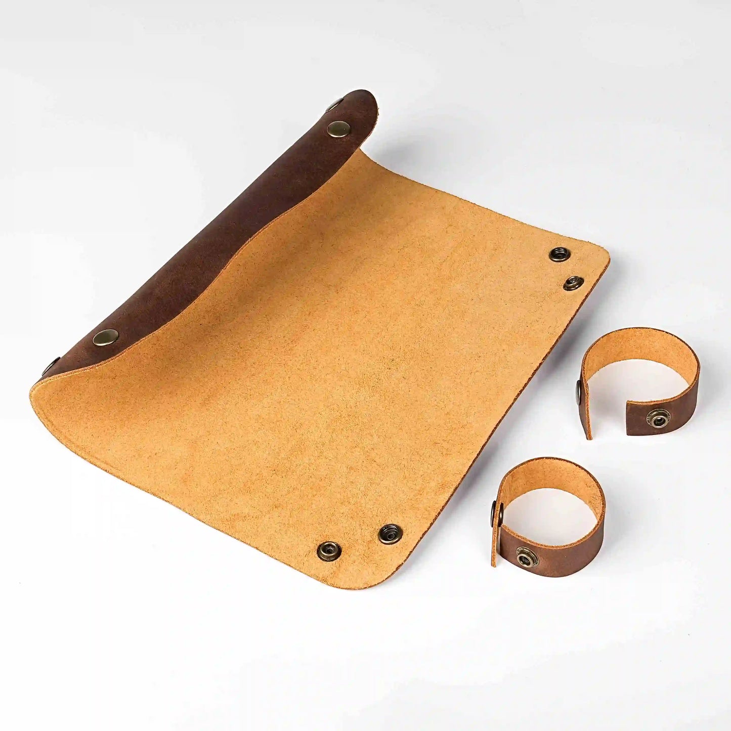 Rollable vintage tan hand-made four-corner assembled button leather dnd dice tray