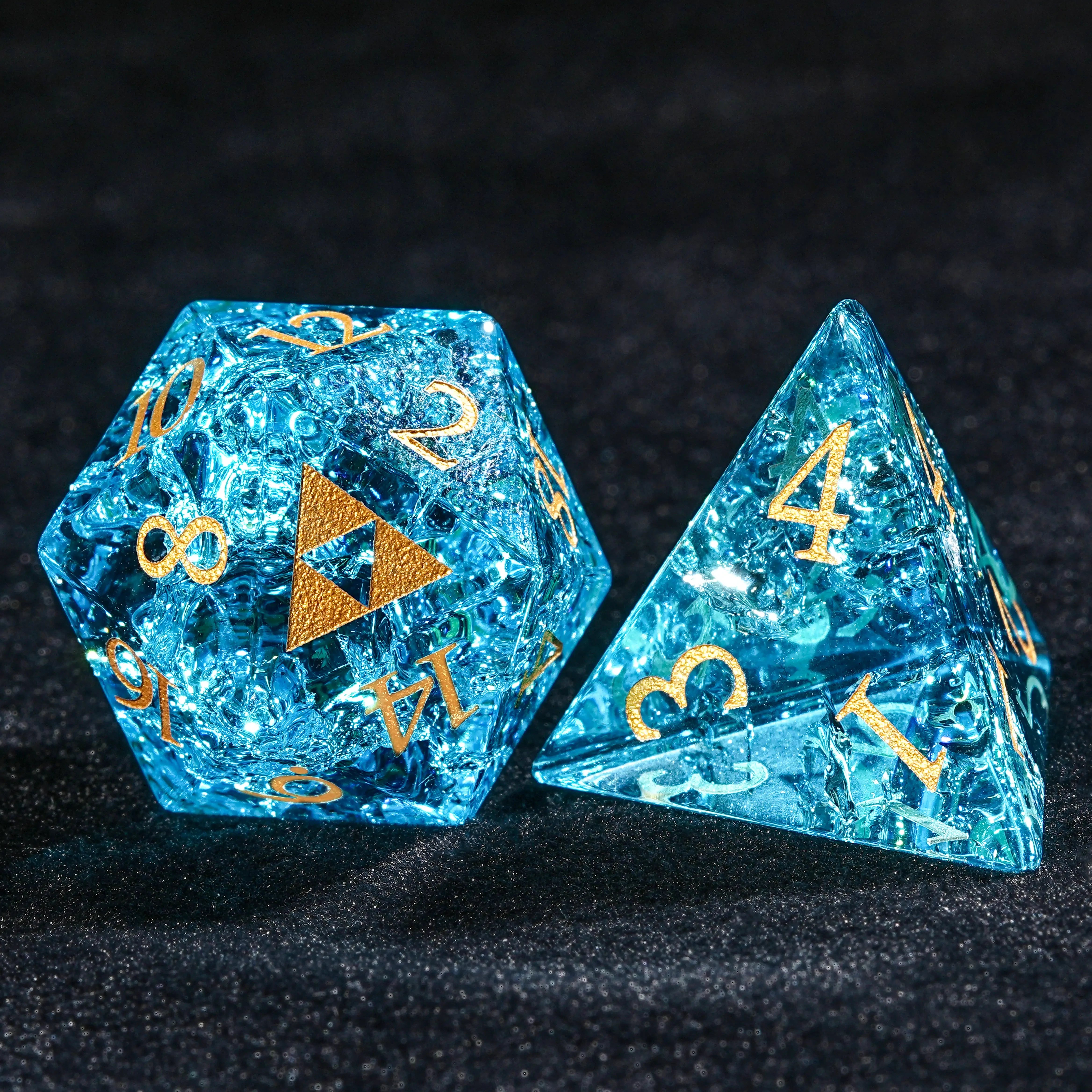 Crackle-Effect Aquamarine Galss Dice Set