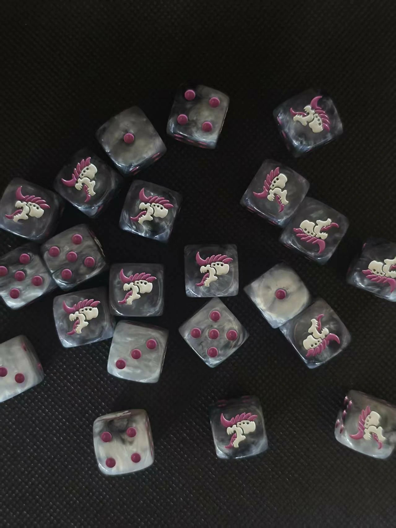 Warhammer 40K Tyranids D6 Dice – Premium Resin Gaming Dice Set