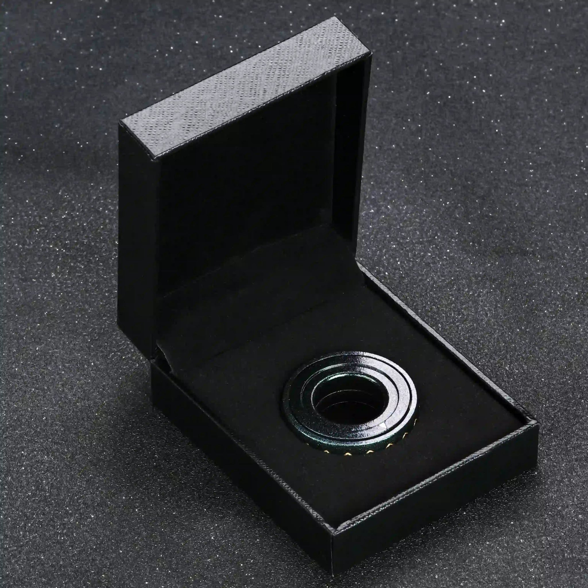 Cool fingertip spinning D20 dice ring paired with a dice case lined with black foam | Bear Dice