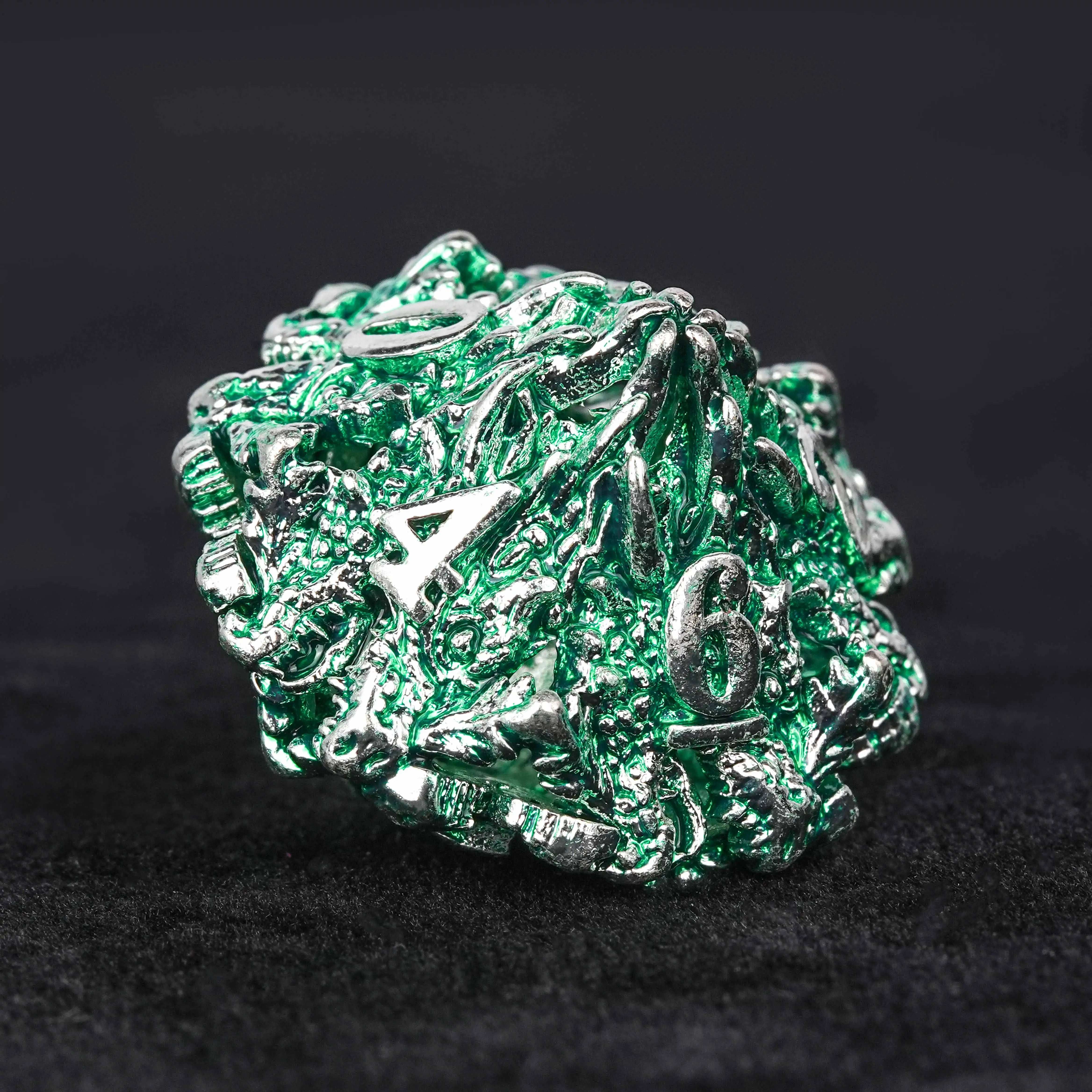 Mystic Symbol - Skull Metal Dragon D10 Dice + Silver Green | Bear Dice