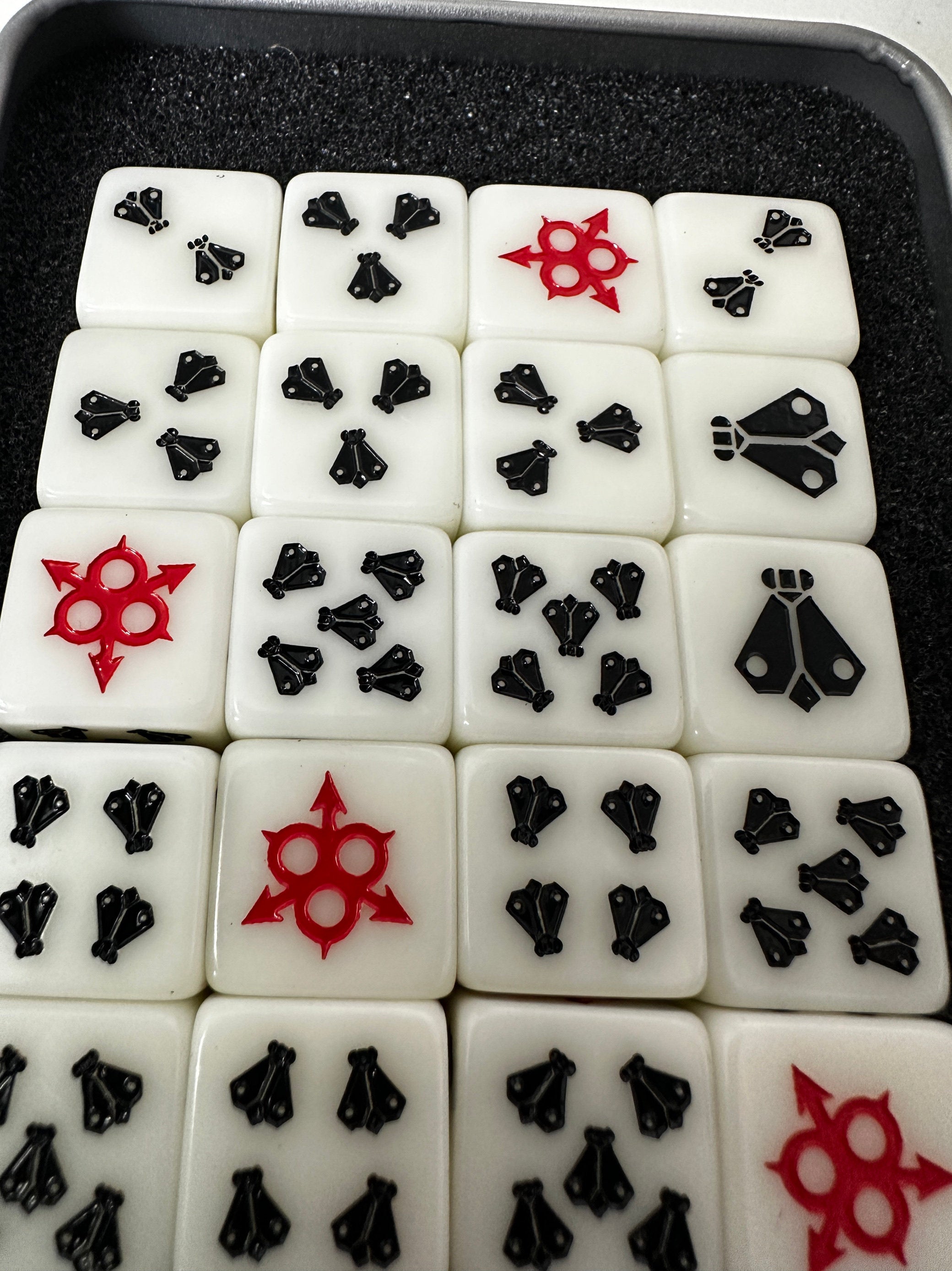 Warhammer 40k Nurgle Chaos Dice – White D6 Dice Set for Tabletop Gaming