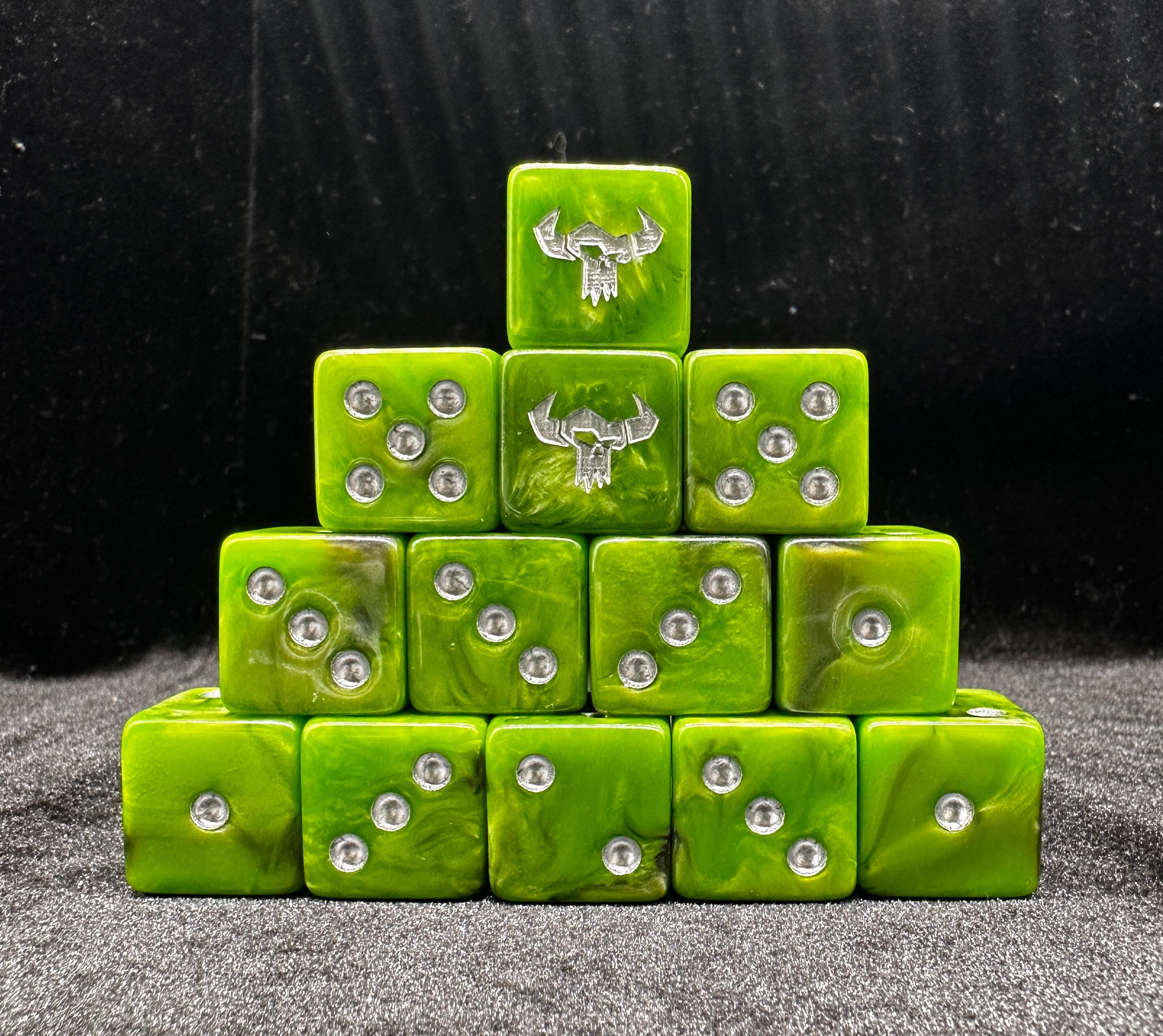 Warhammer 40K Orc Skull Turquoise Vortex Acrylic D6 Dice