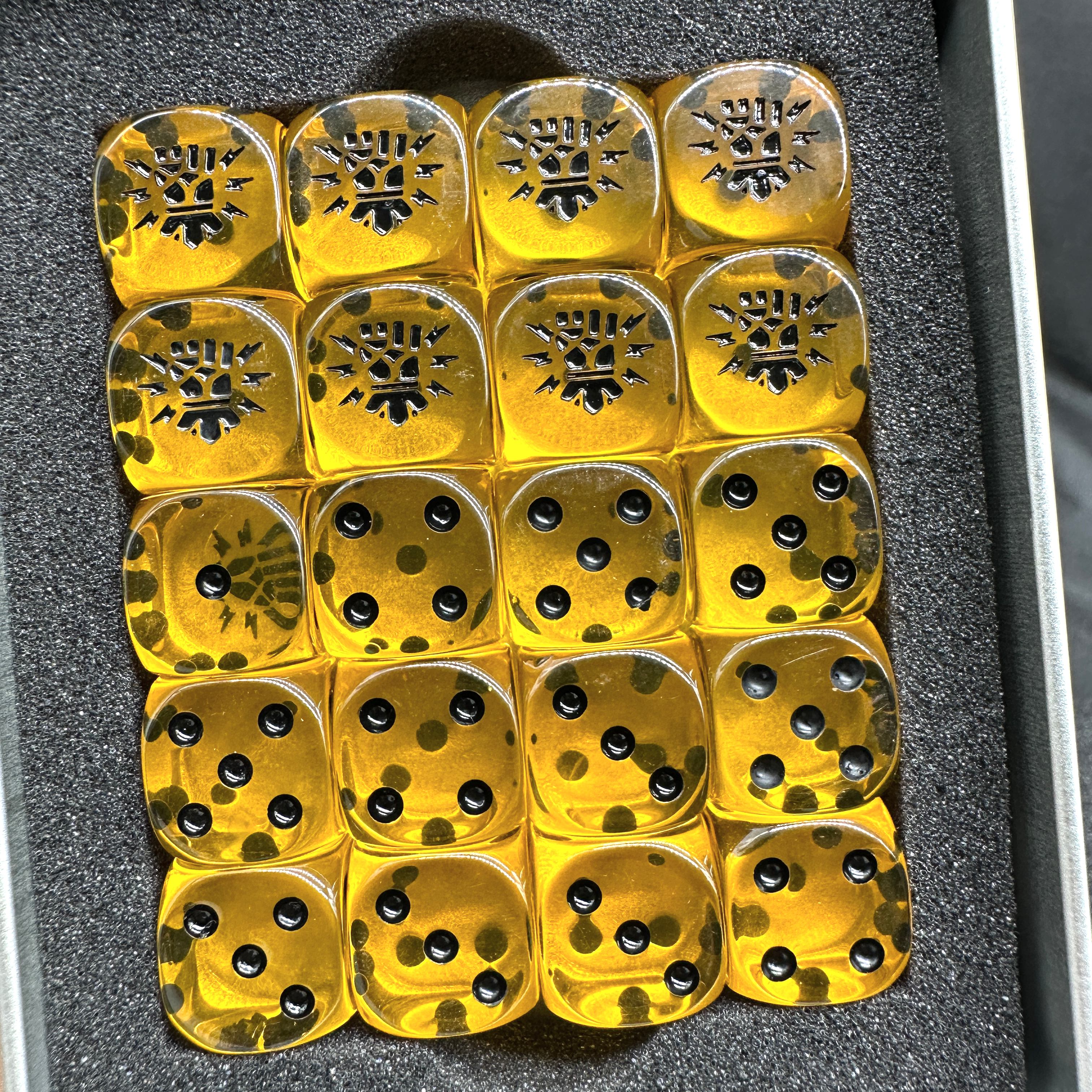 Warhammer 40K Imperial Fists Transparent Yellow Acrylic D6 Dice Set