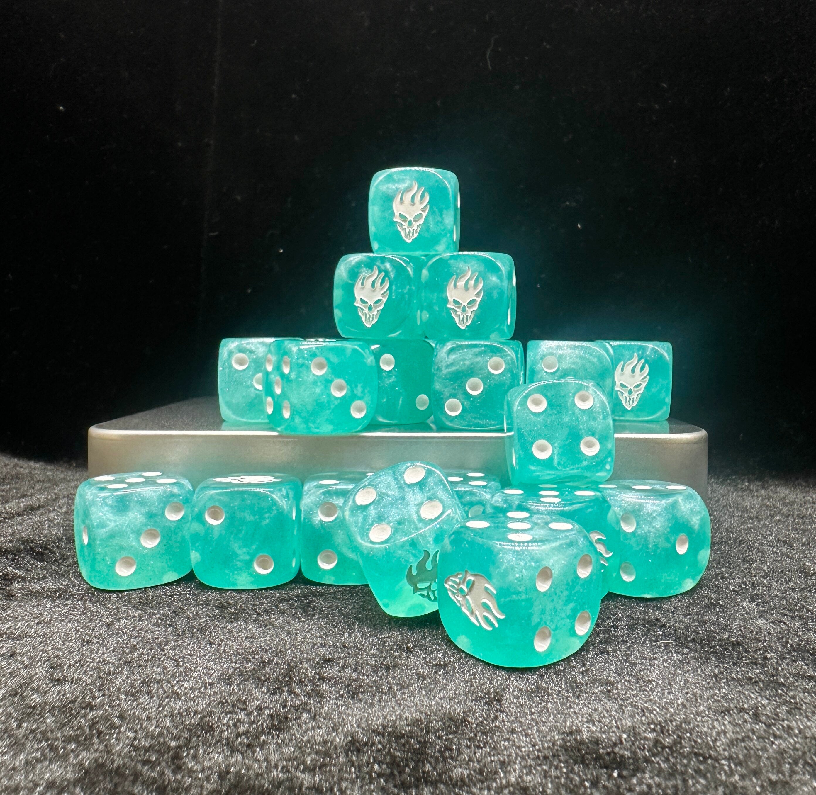 Warhammer 40K Night Lords Blue Glitter Acrylic D6 Dice | Tabletop Gaming Dice Set