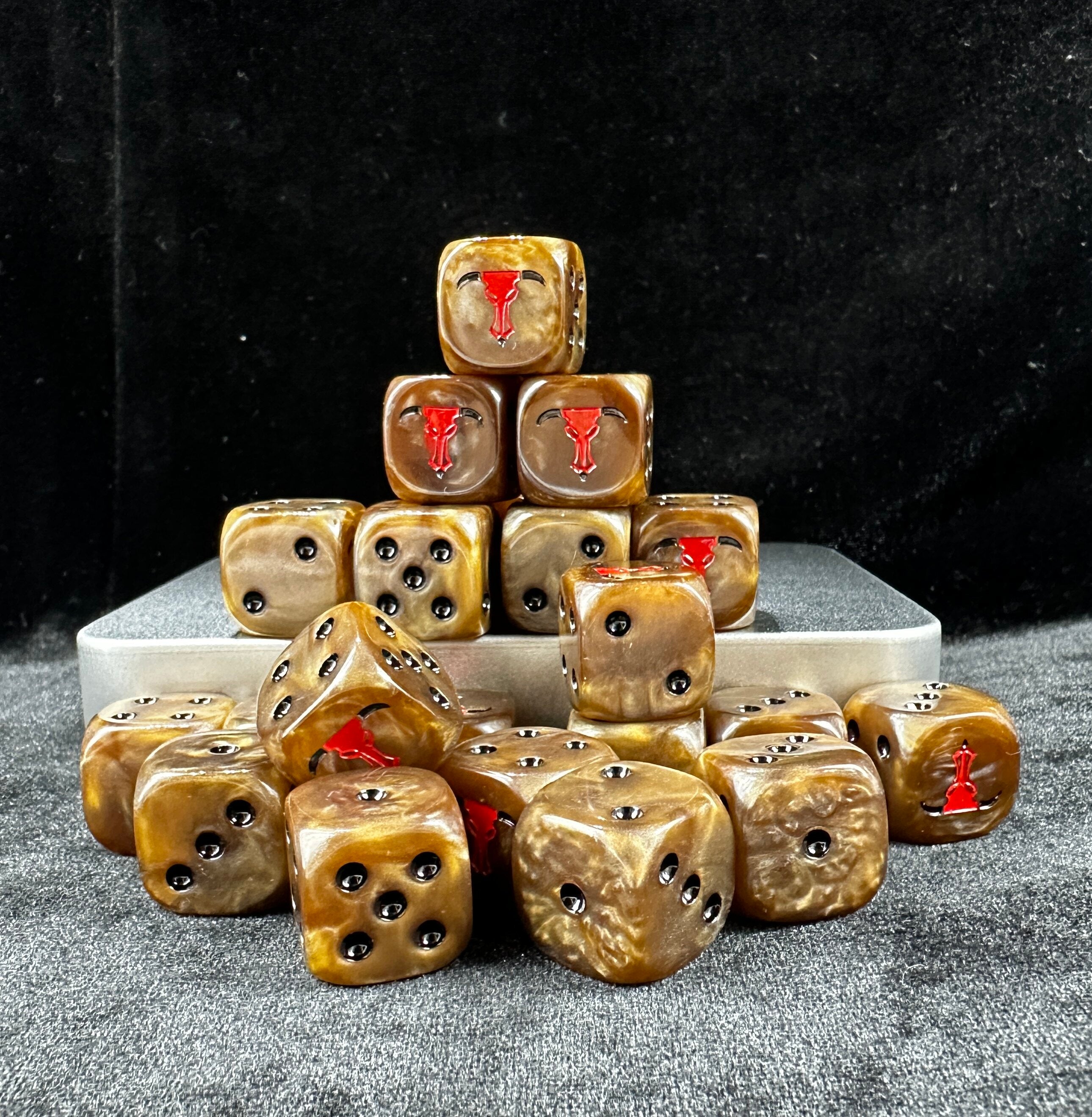 Warhammer 40K Minotaurs Chapter D6 Dice Set – Custom Tabletop Gaming Dice