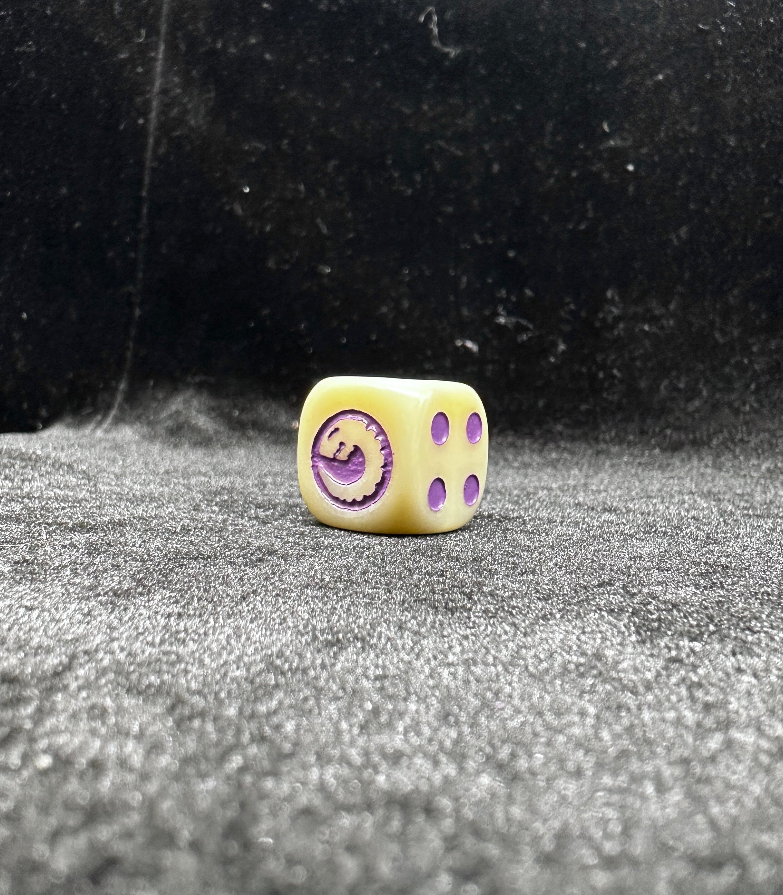 Warhammer Tyranid D6 Dice Set with Purple Pips | Acrylic Tabletop Gaming Dice