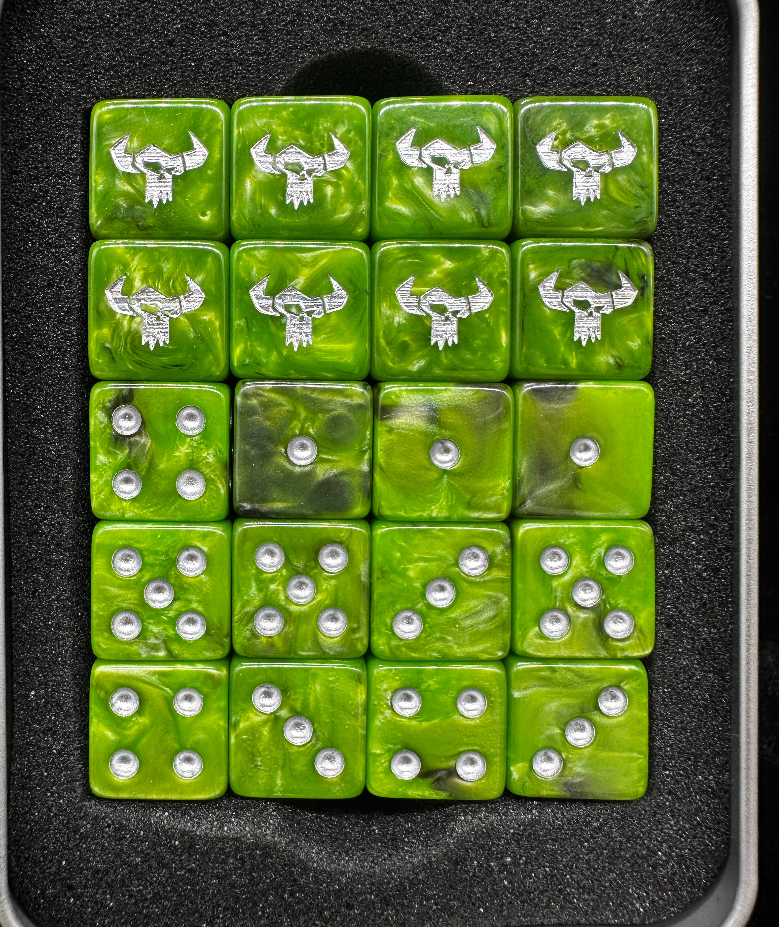 Warhammer 40K Orc Skull Turquoise Vortex Acrylic D6 Dice
