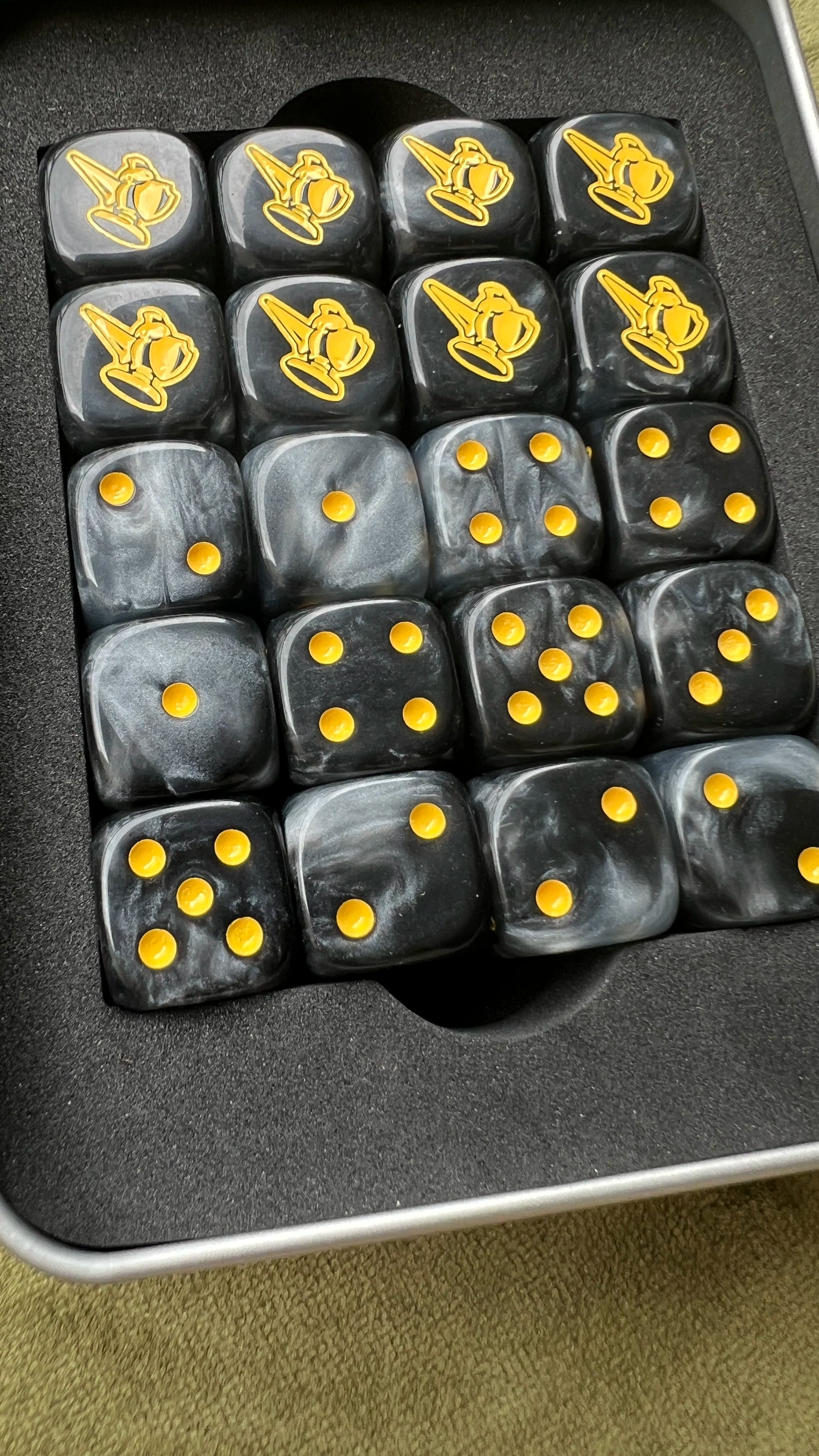 Discontinued consignment Warhammer 40K aos HH board game dice running team dice warhammer dice