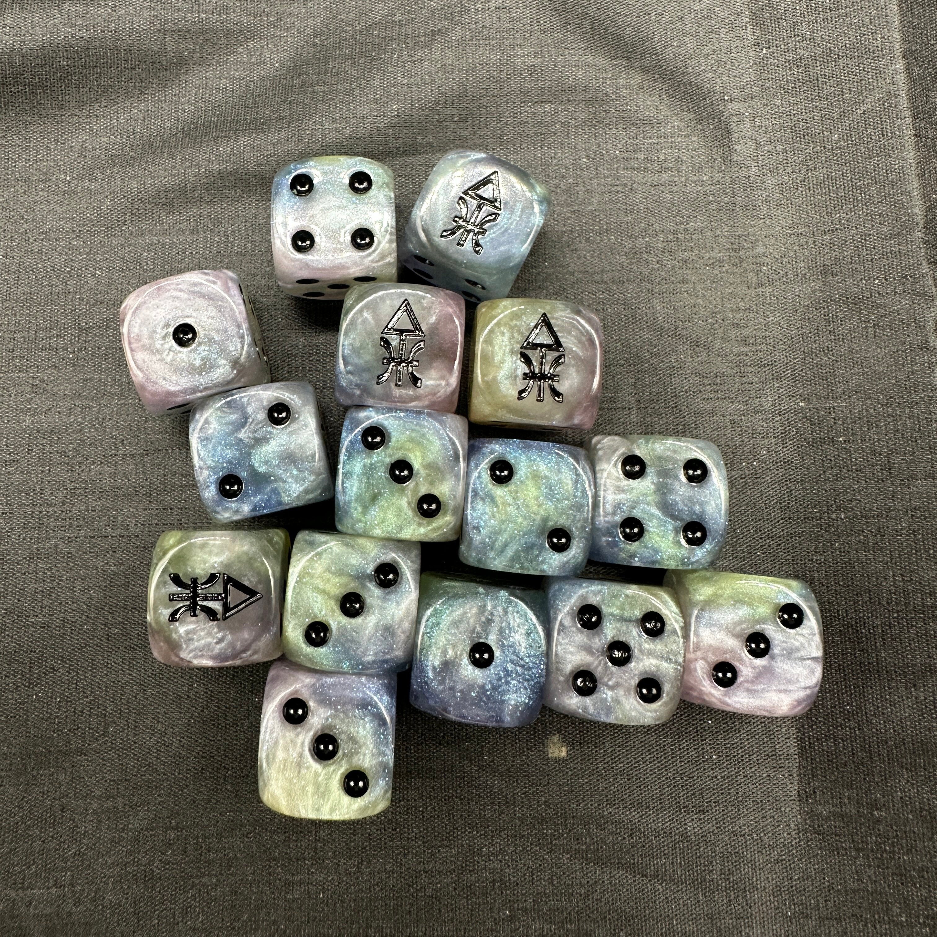 Warhammer 40k Aida Ling Clan Dice – Colored Pearl D6 Warhammer Dice Set