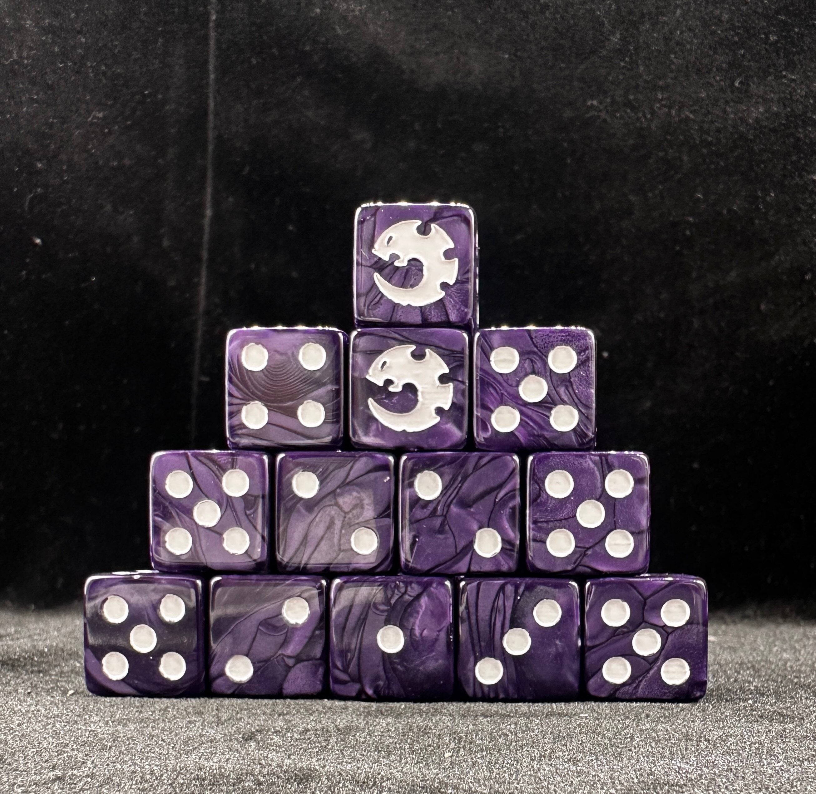 Warhammer 40K Tyranid D6 Dice – Purple Acrylic Dice Set for Tabletop Gaming