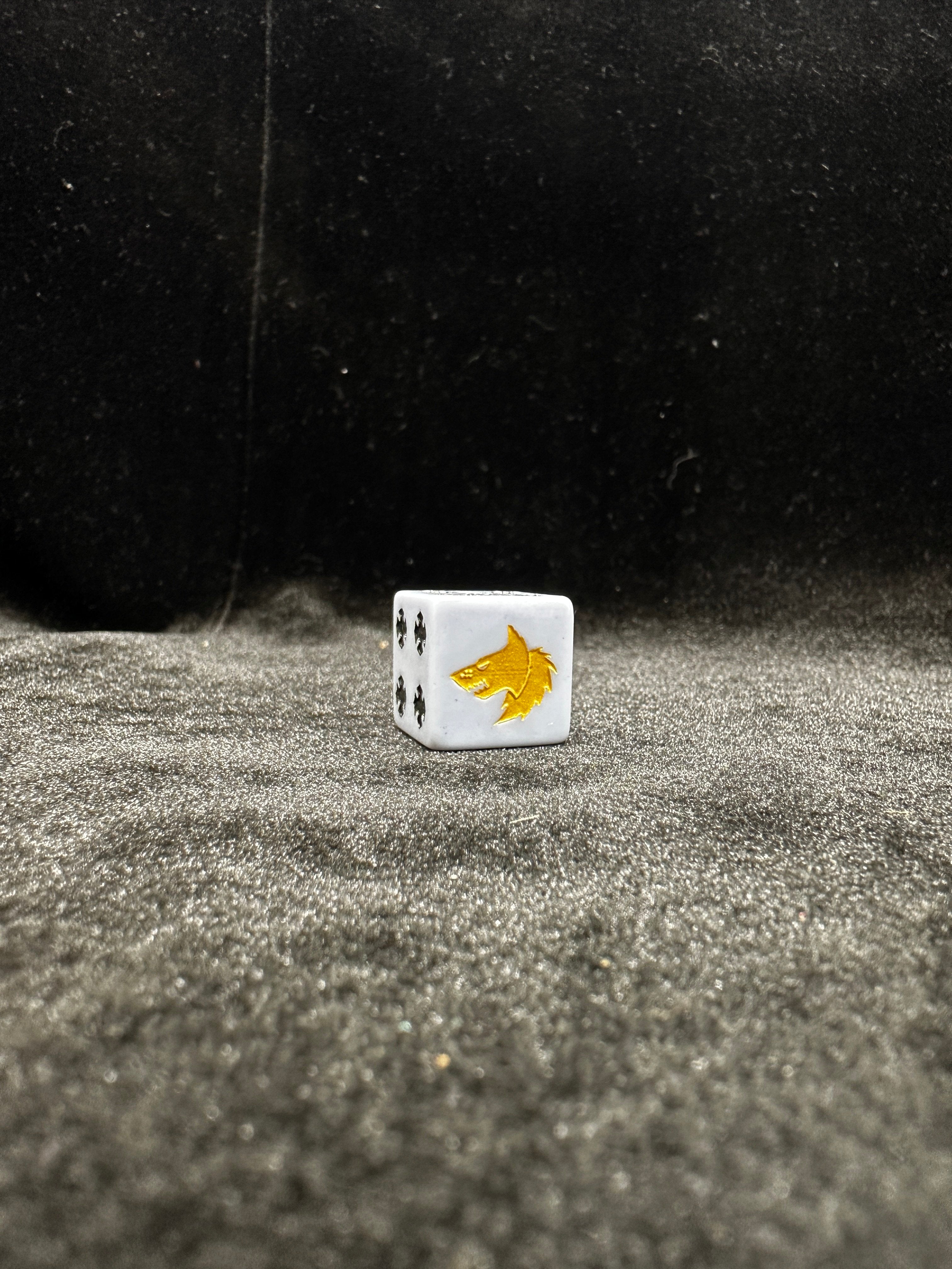 Space Wolves Wolf Head Dice – Warhammer 40K White Acrylic D6 Set with Iron Cross Pips