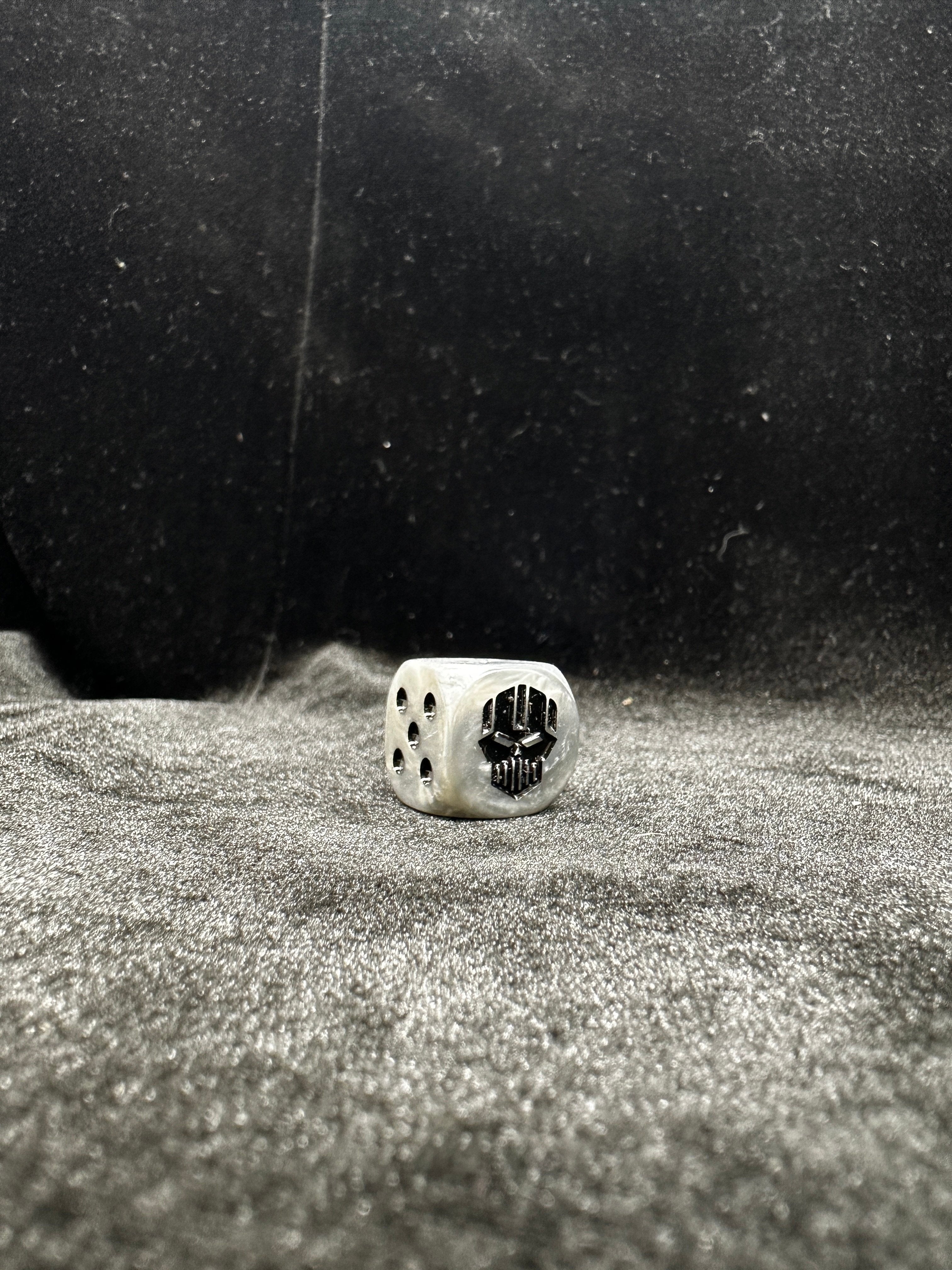 Warhammer 40K Iron Warriors Dice – White Swirl Pearlescent Acrylic D6 Set