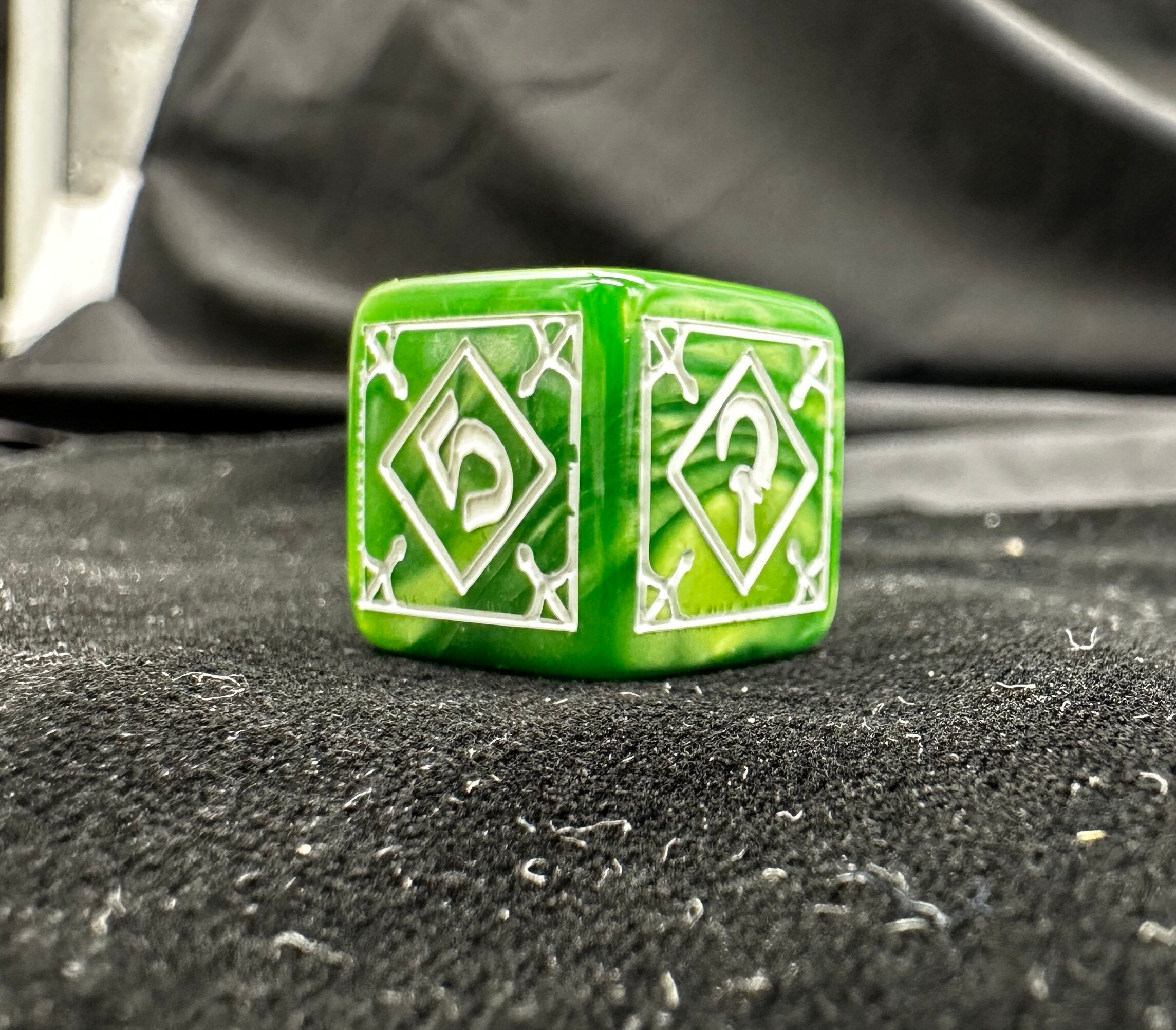 Mandela Dice | Warhammer 40k Dice – Slaughter Squad KT Dark Spirit Clan
