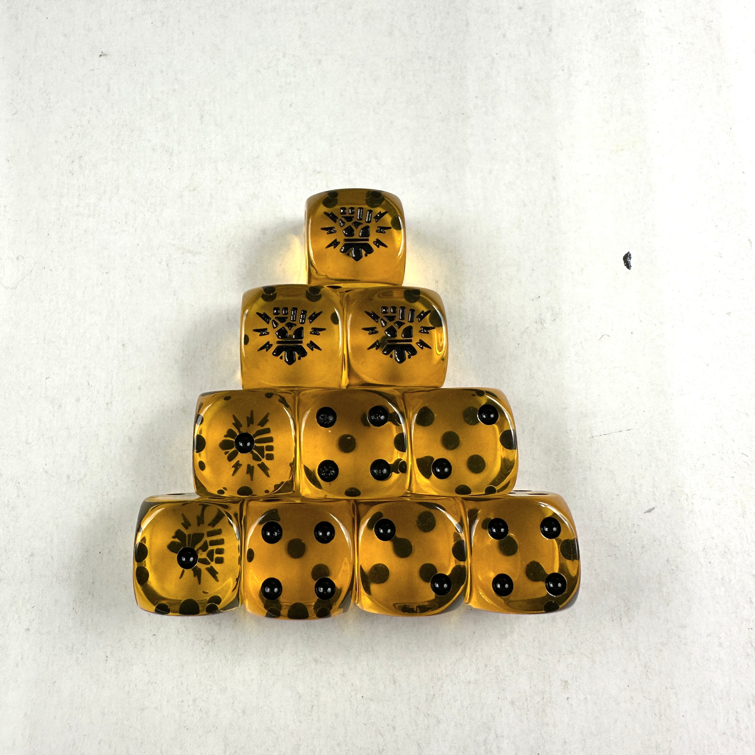 Warhammer 40K Imperial Fists Transparent Yellow Acrylic D6 Dice Set