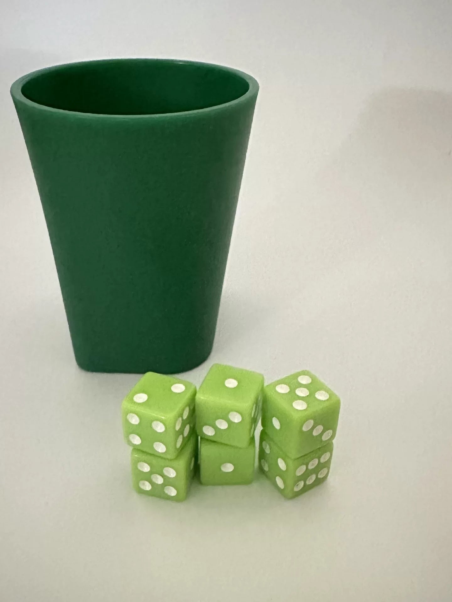 New product Brybelly Farkle: One cup of family shake dice table game, classic dice perfect cards
