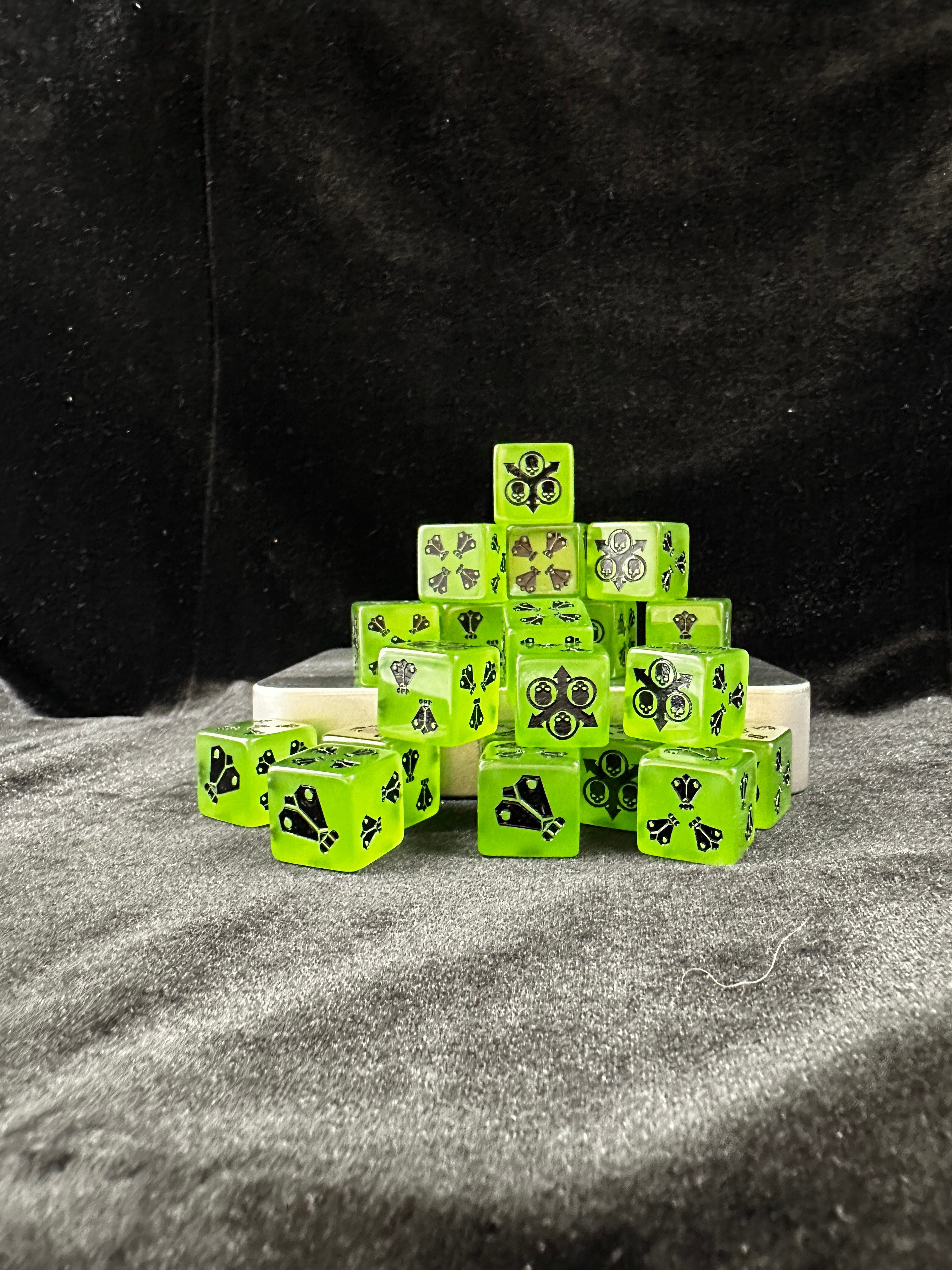 Warhammer 40K Death Guard Plague Dice – Glow-in-the-Dark Acrylic D6
