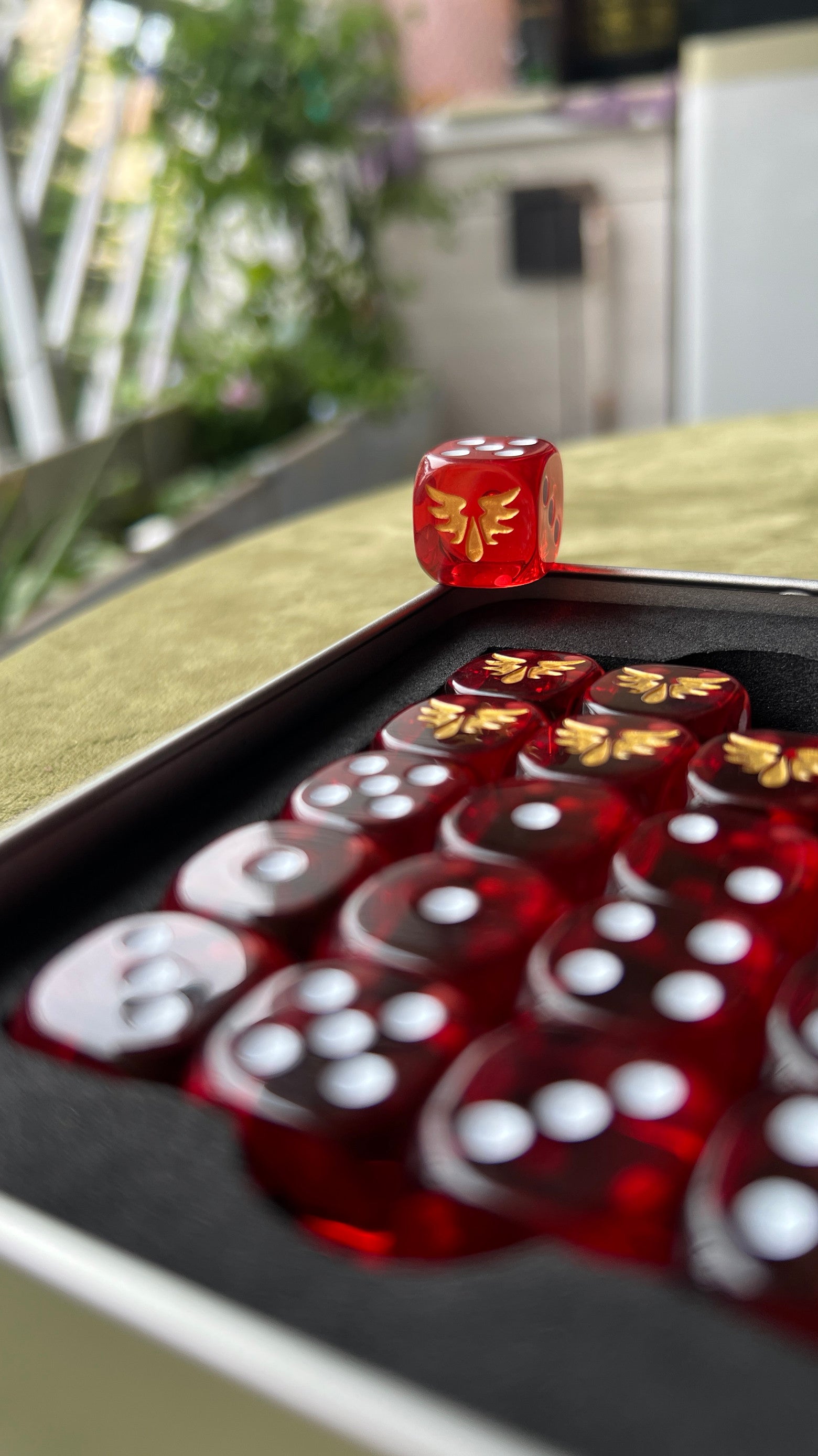 Warhammer 40K Blood Angels Red Transparent Acrylic D6 Dice + White Dots