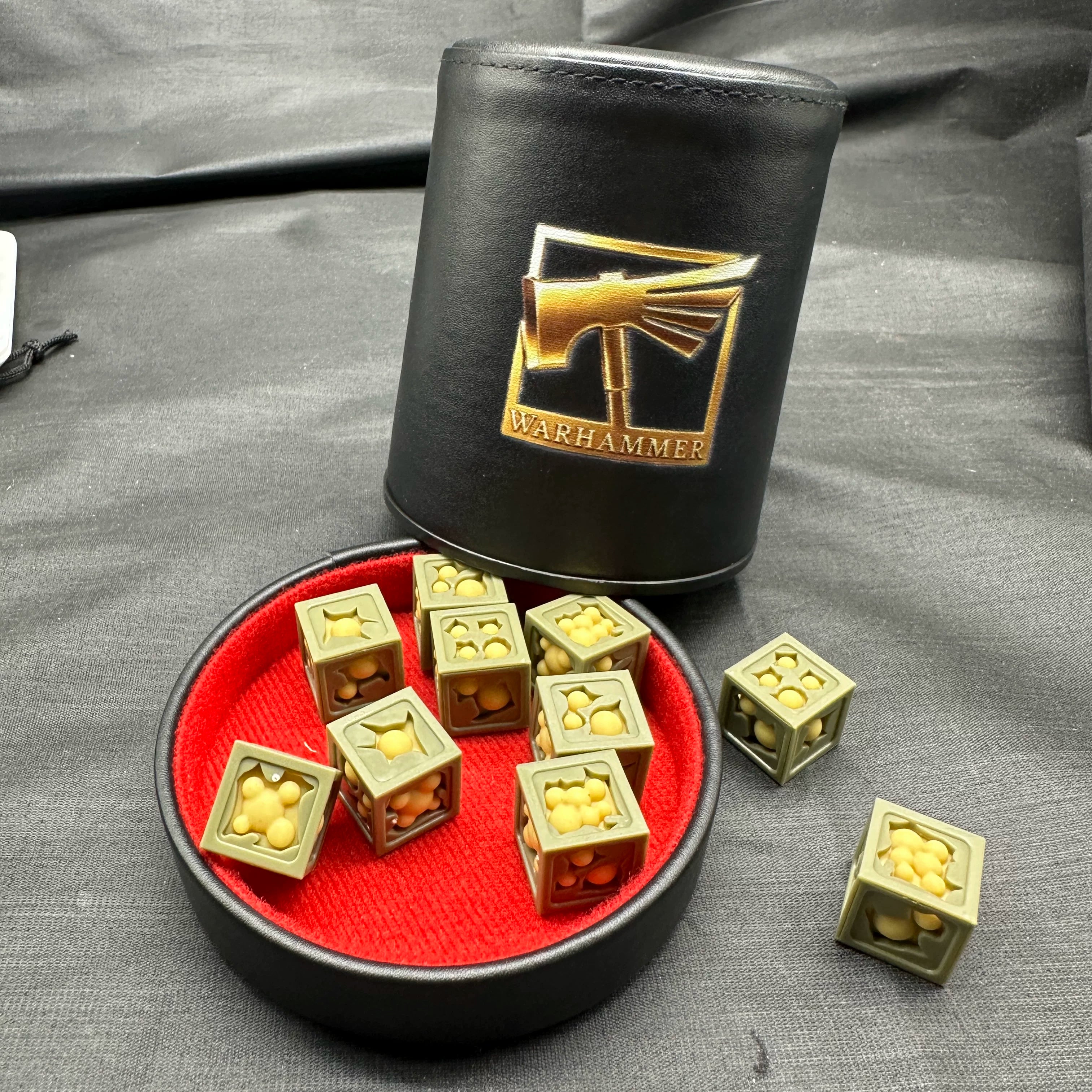 Warhammer 40k Dice Shaker AOS Leather-Faced Dice Shaker Storage Fairness Inner Velvet Soundproof Premium Interior