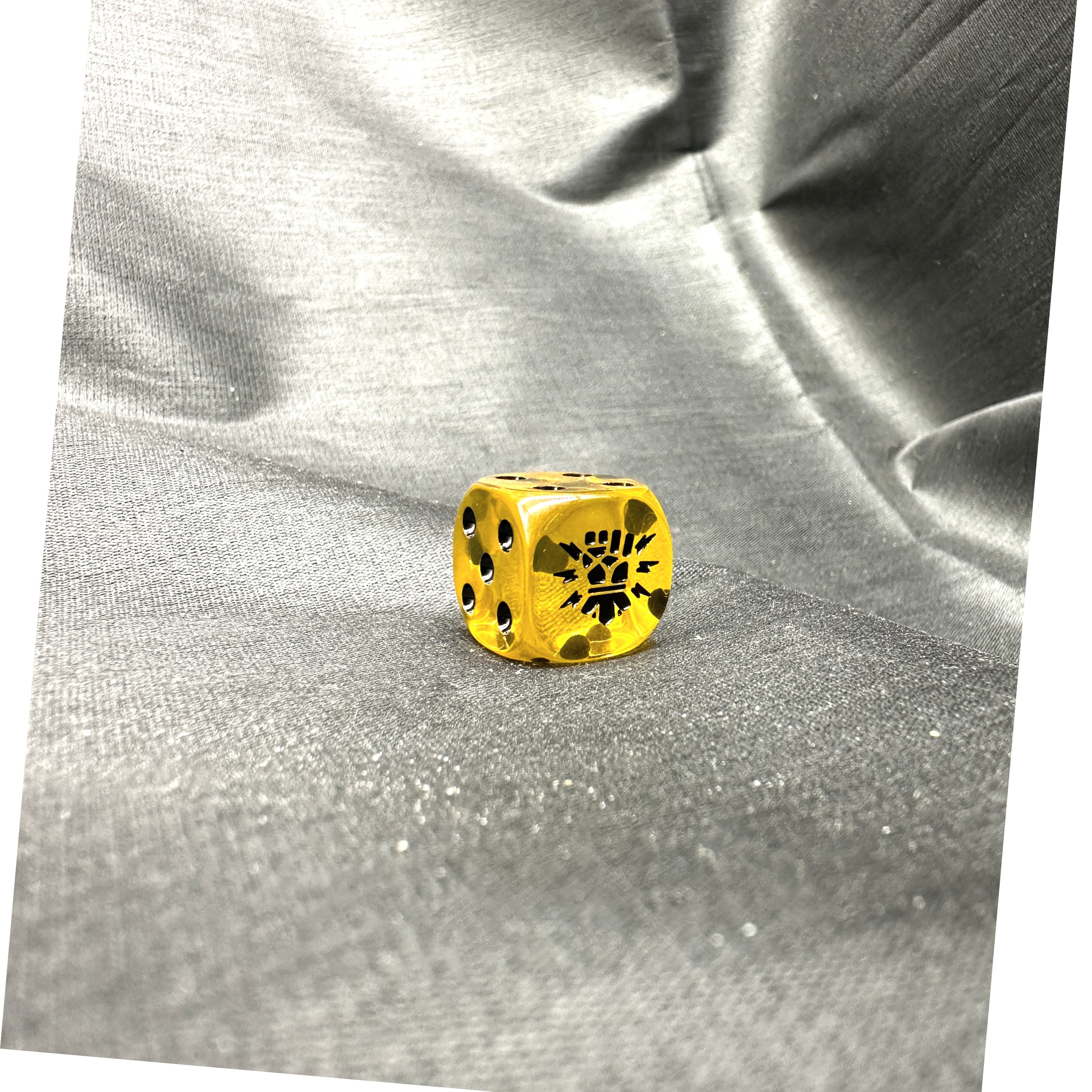 Warhammer 40K Imperial Fists Transparent Yellow Acrylic D6 Dice Set
