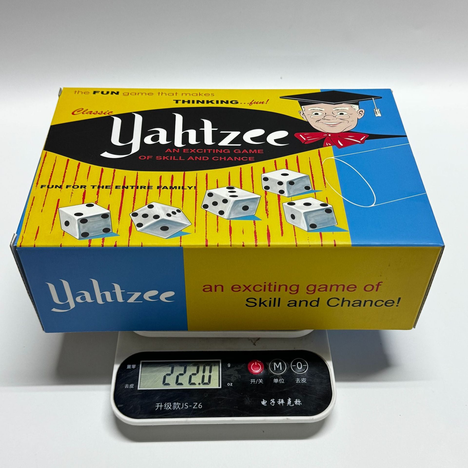 Cross-border Yahtzee features vintage art and dice cup thrills with skill and chance dice games