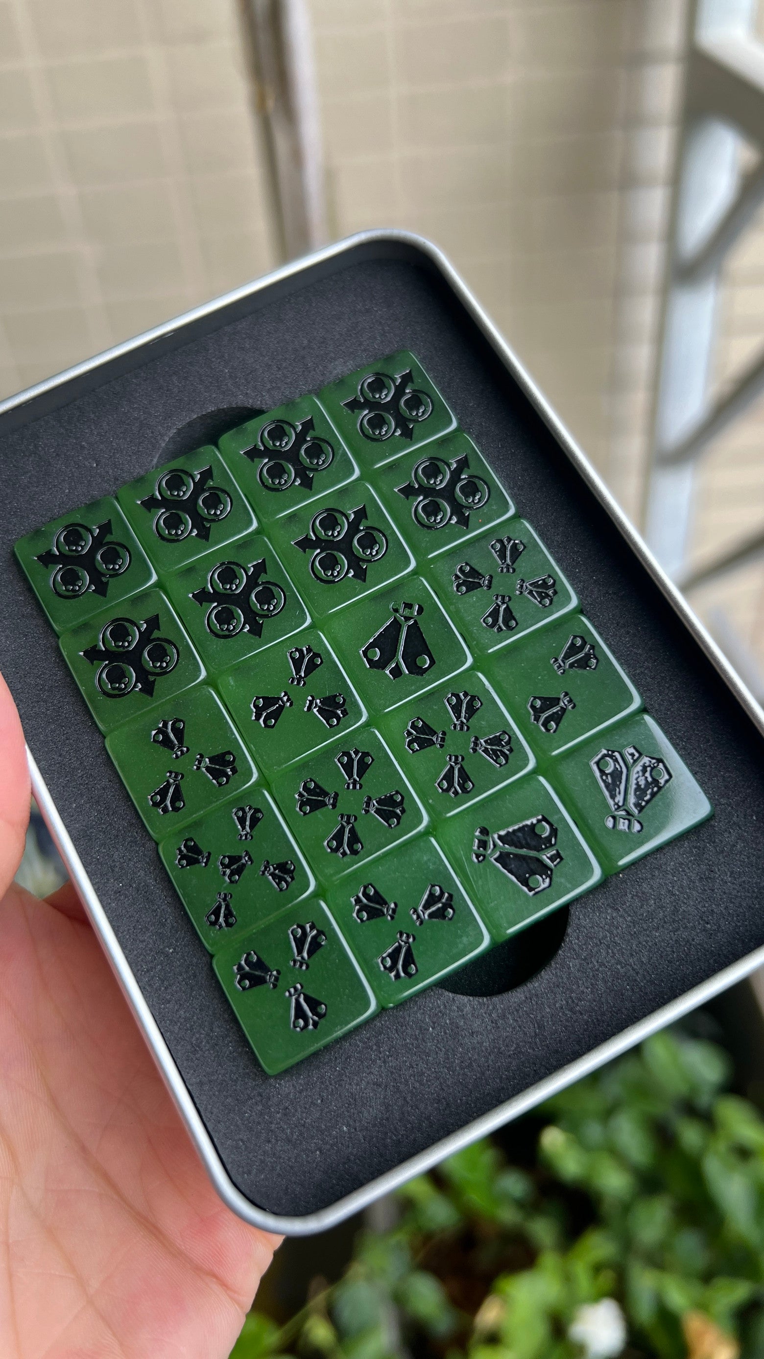Warhammer 40K Death Guard Plague Dice – Glow-in-the-Dark Acrylic D6