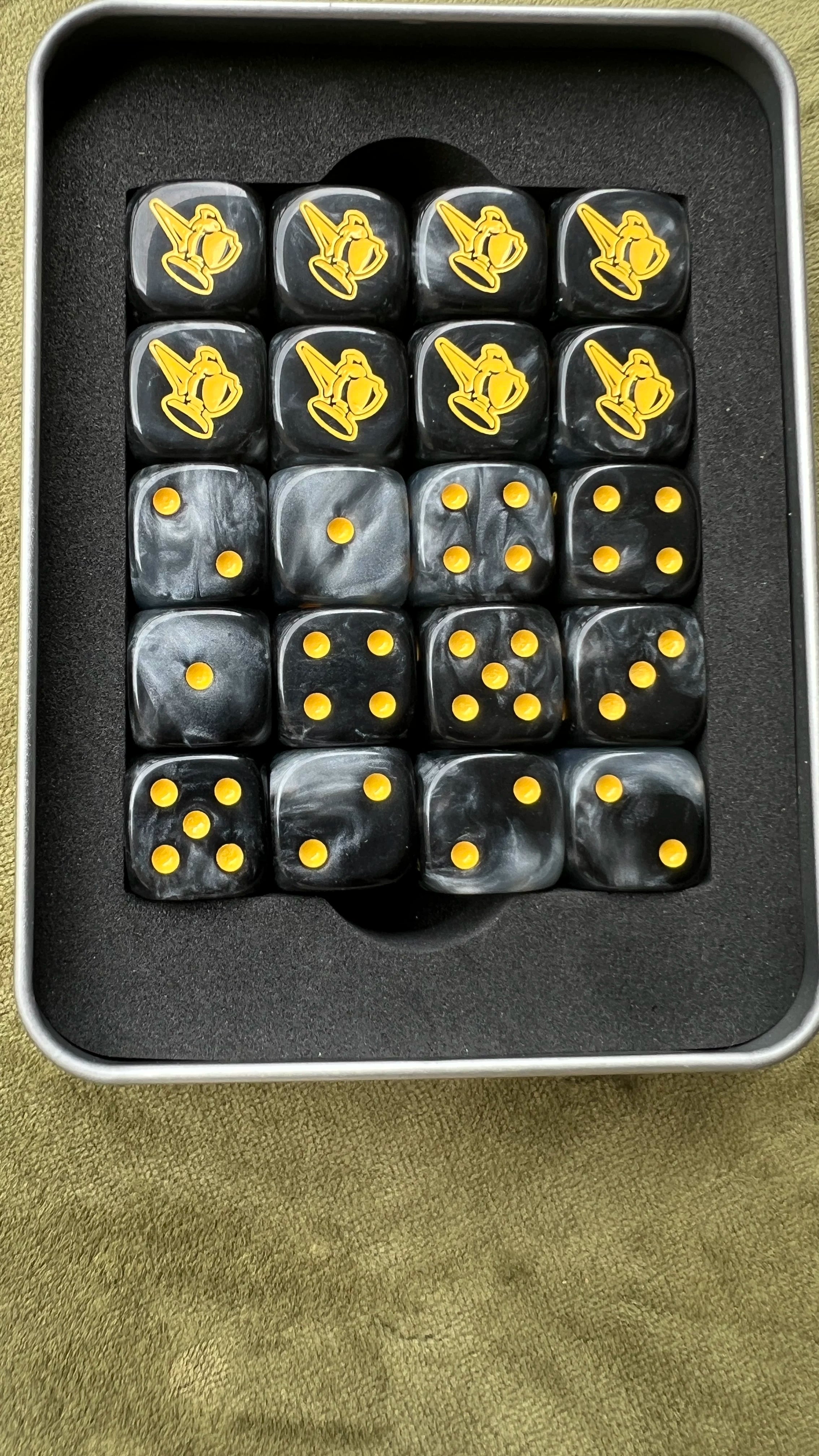 Discontinued consignment Warhammer 40K aos HH board game dice running team dice warhammer dice