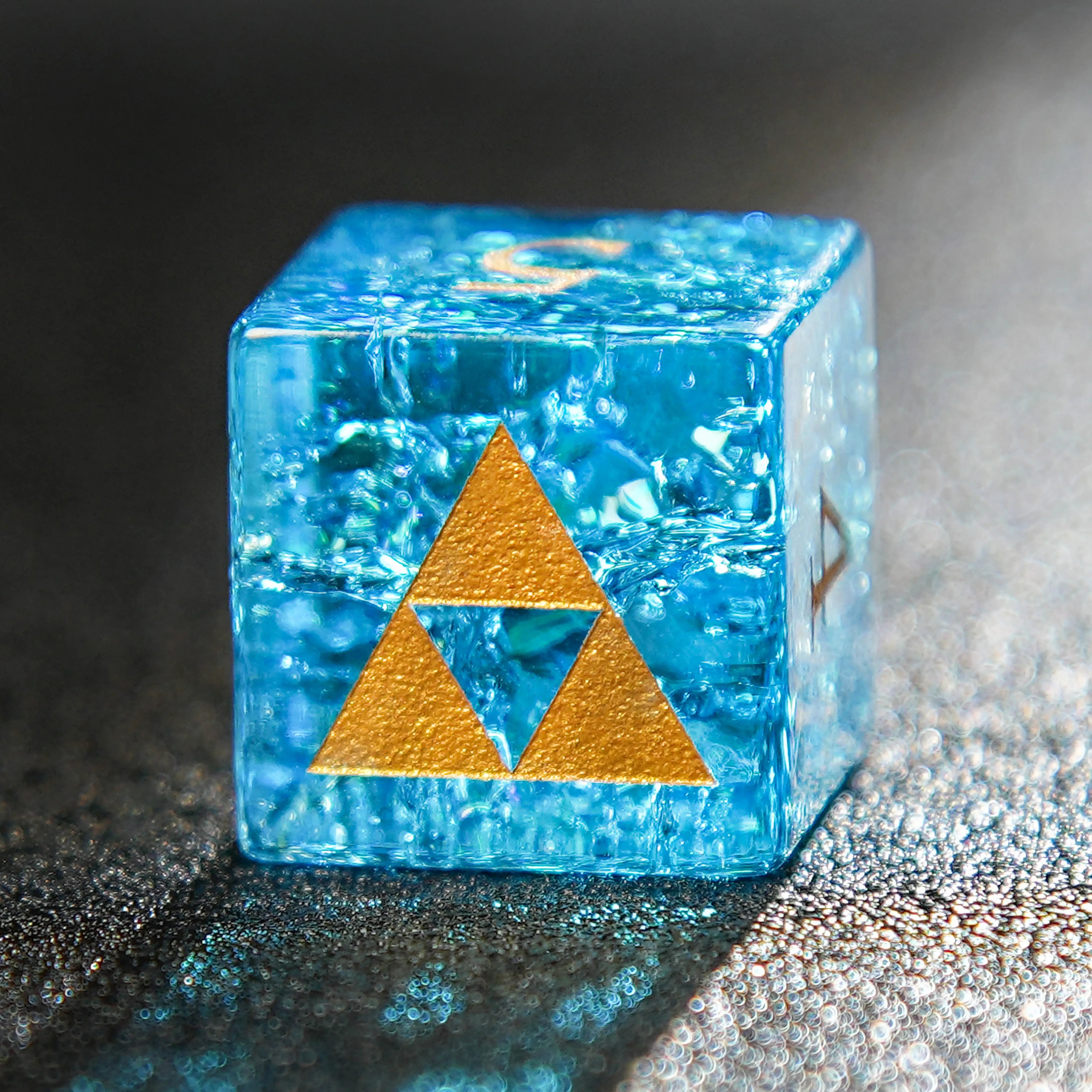 Crackle-Effect Aquamarine Galss Dice Set