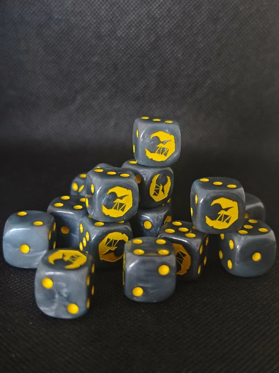 Warhammer 40K Raven Guard Acrylic D6 Dice with Yellow Pips | Bear Dice