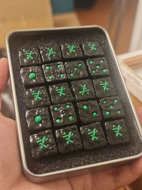 Warhammer 40K Skaven D6 Dice with Bright Green Pips | Bear Dice