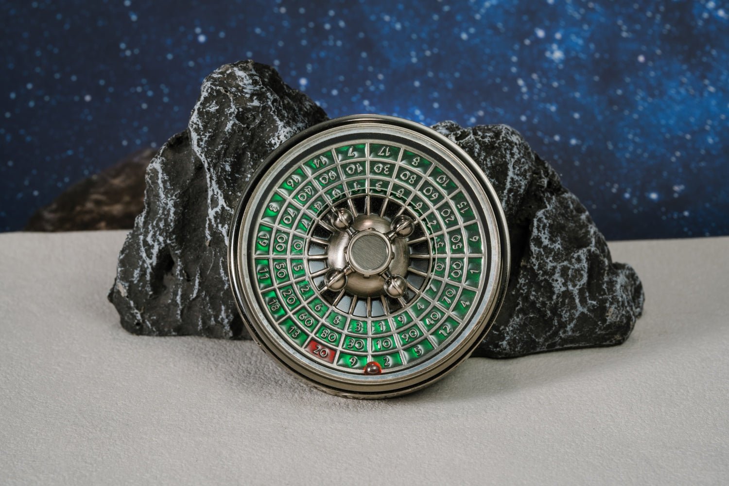 Dice Spinner — Multi - Functional Metal Wheel of Fortune DND Dice Spinner - Bear Dice