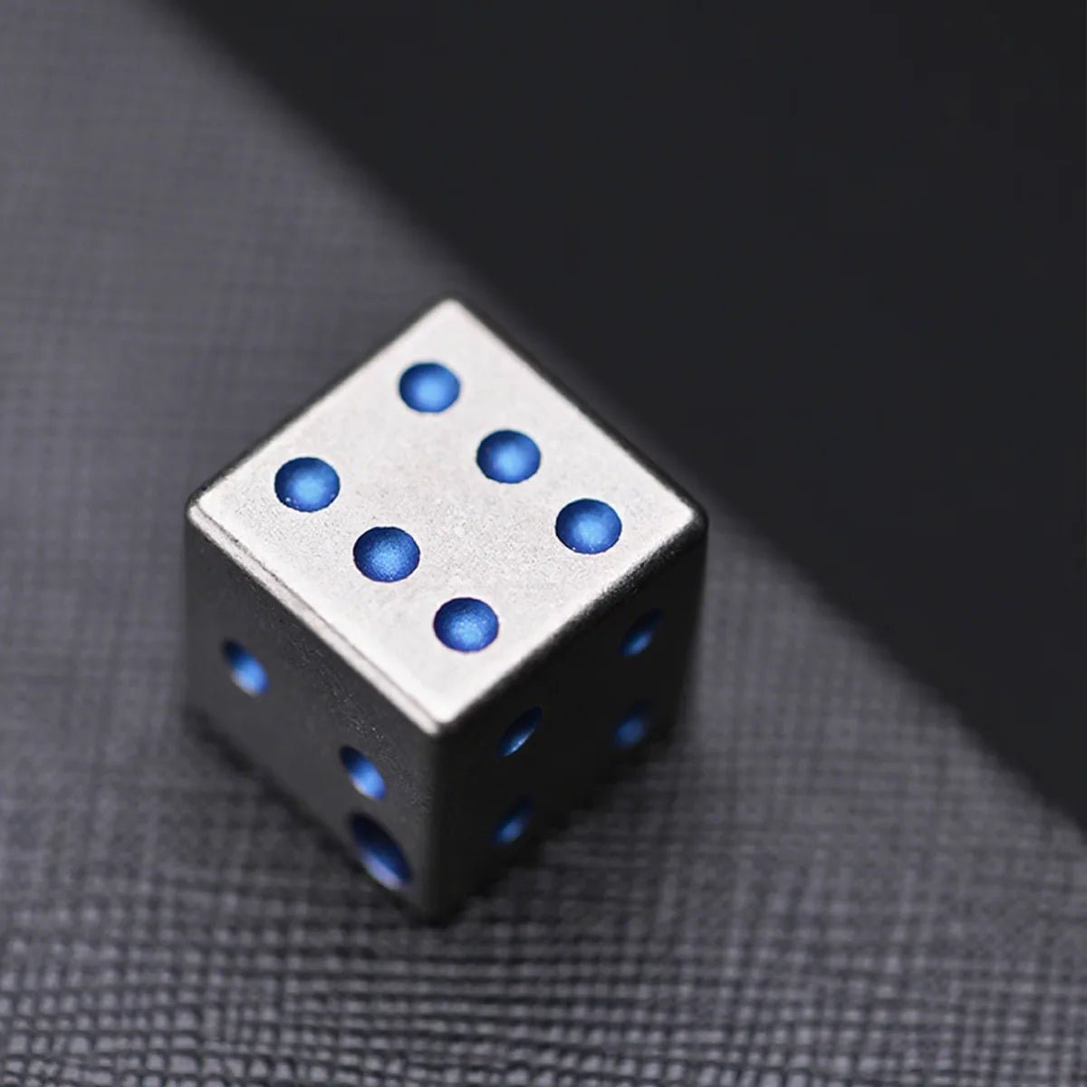 DND dice titanium alloy solid D6 dice creative table game dice - Bear Dice