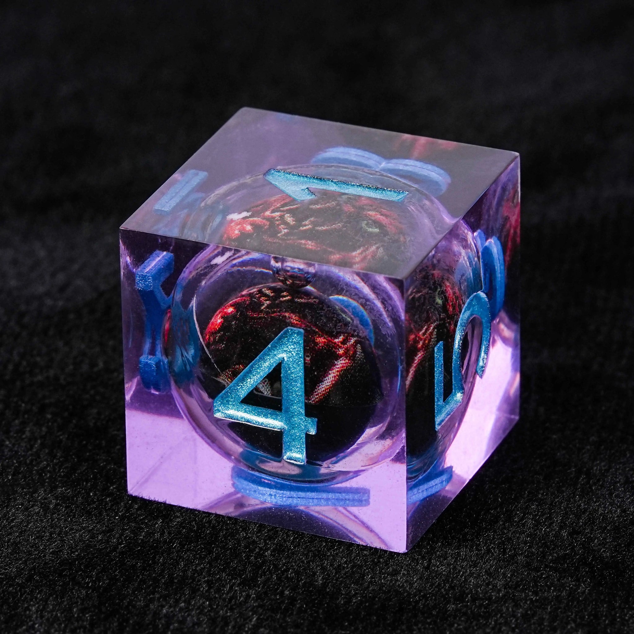 Purple resin dice with sharp edges Quicksand fang monster - Bear Dice