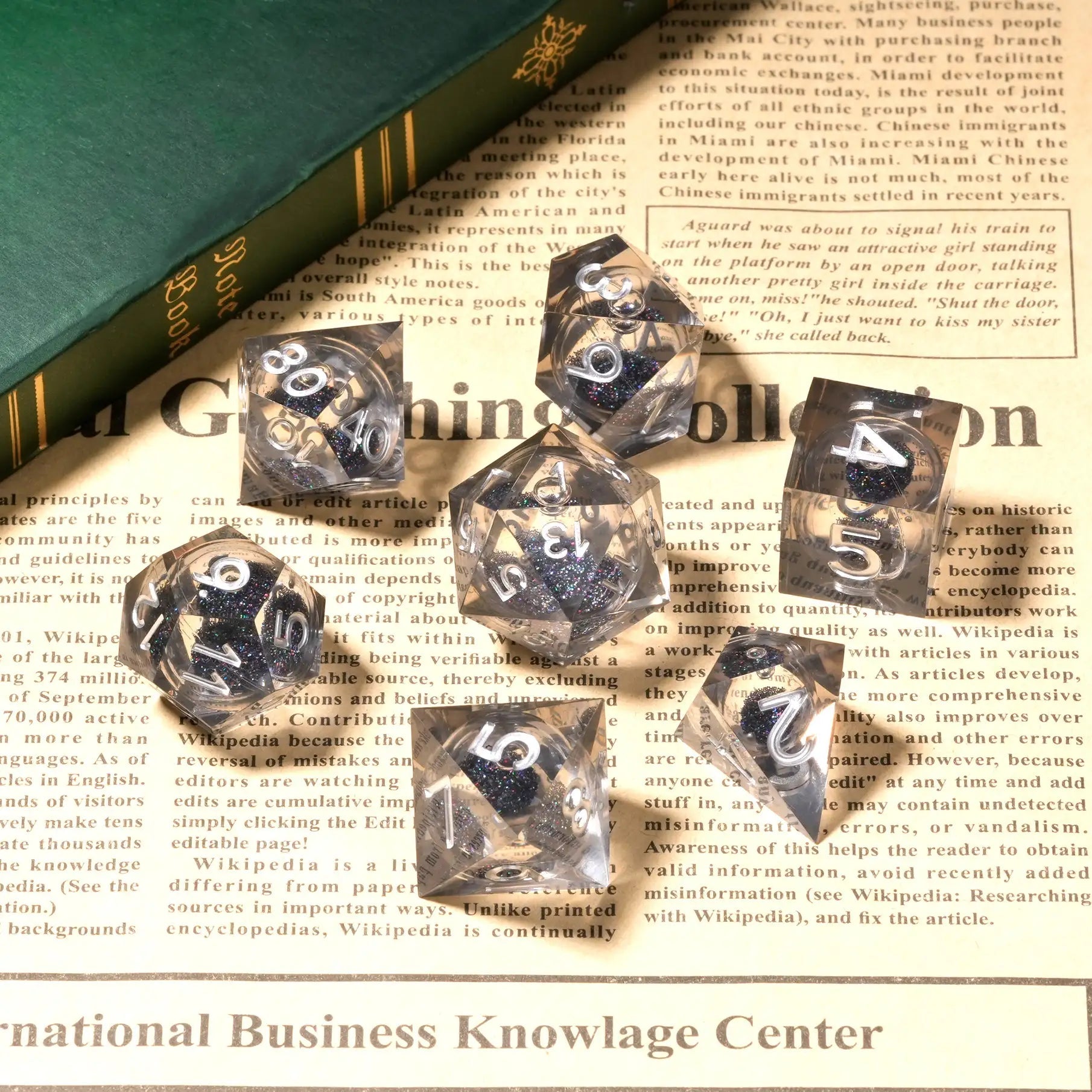 Resin dice set Black quicksand glitter core Silver engraving - Bear Dice