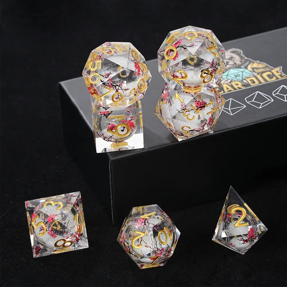 Sharp - edged plum blossom resin DND dice set + gold numbers - Bear Dice