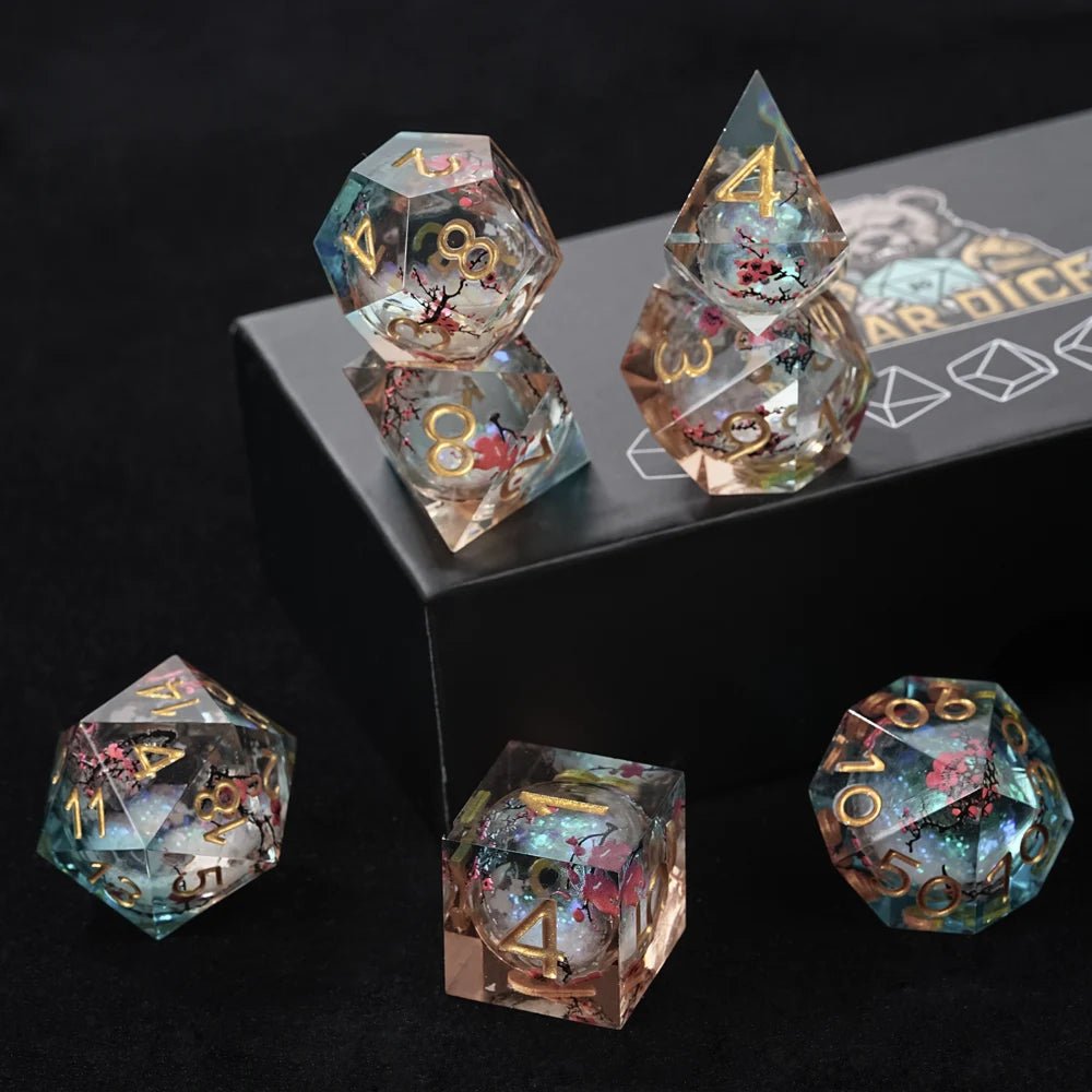 Sharp - edged plum blossom resin DND dice set + gold numbers - Bear Dice