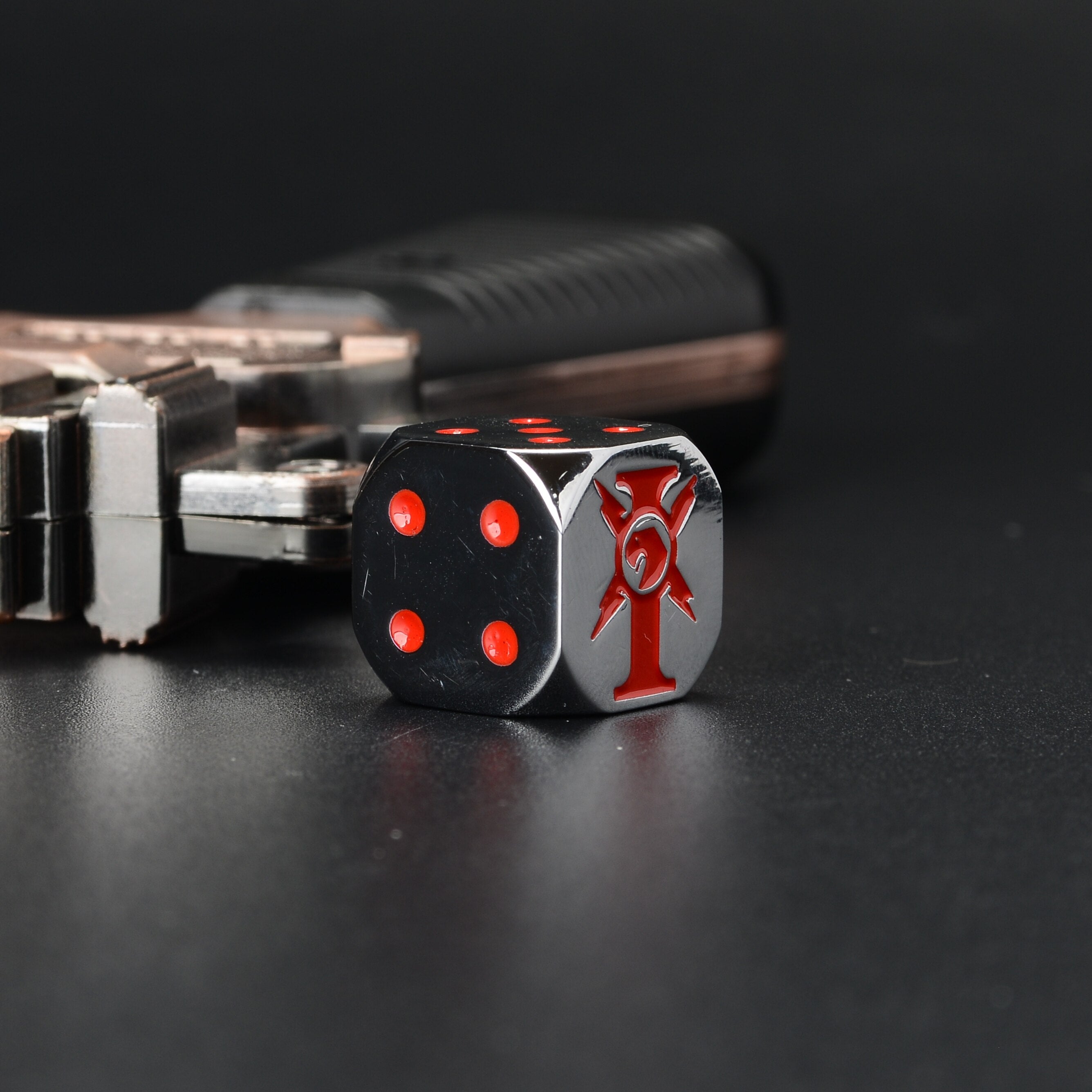 Warhammer 40K Imperial Chaos Star Metal D6 Dice — Close-Up of Engraved Red Chaos Star on Black Chrome Body with Red Pips | Bear Dice