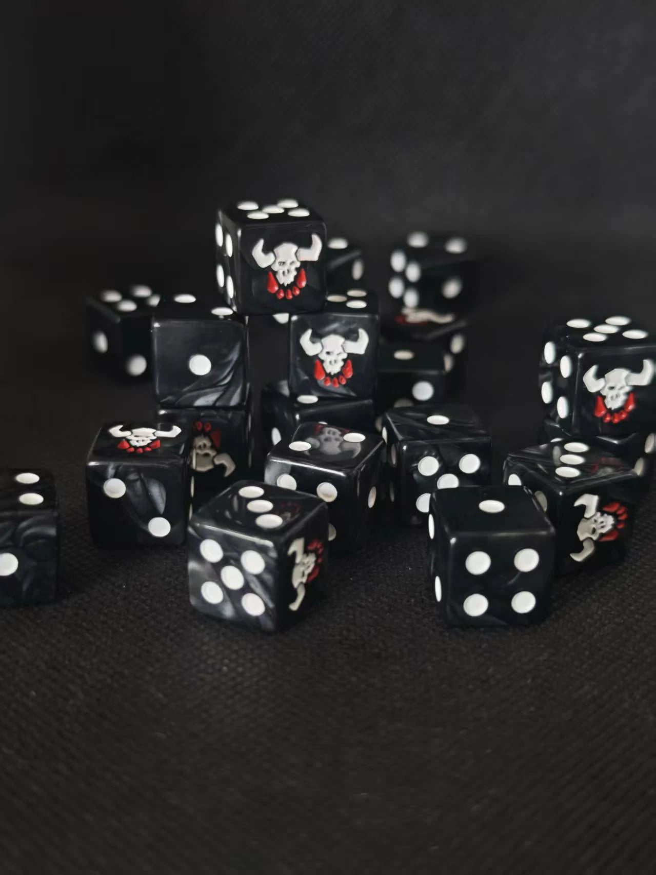 Warhammer 40K Minotaurs Black Swirl Pearlescent Acrylic D6 Dice