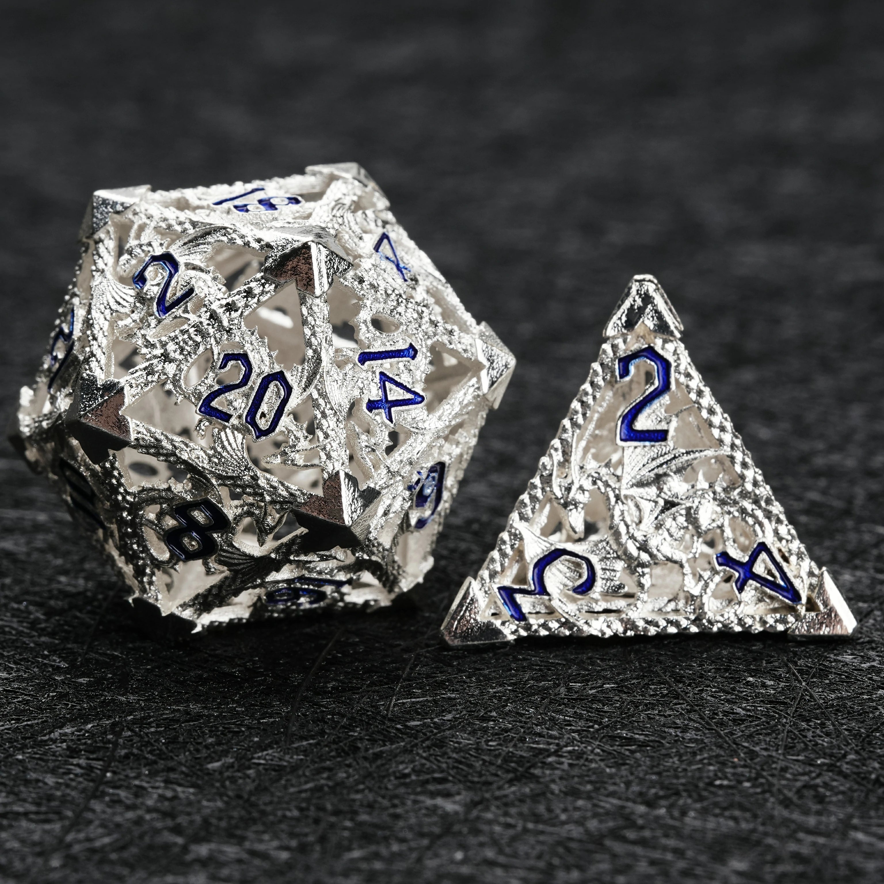 Silver flying dragon openwork metal dice set 7-piece with blue numbers