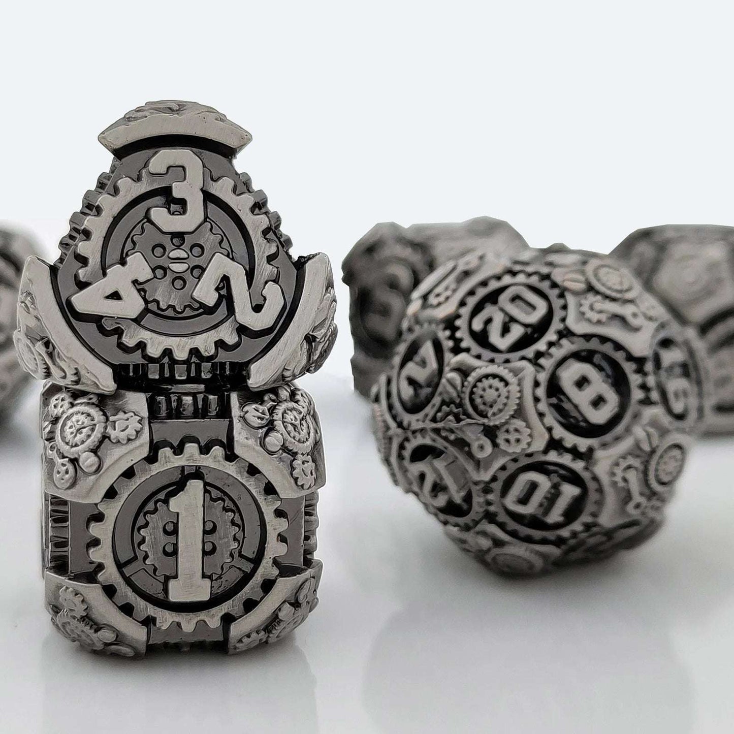 Steampunk - silver and black mechanical gear metal D4 dice、D6 dice、D20 dice | Bear Dice
