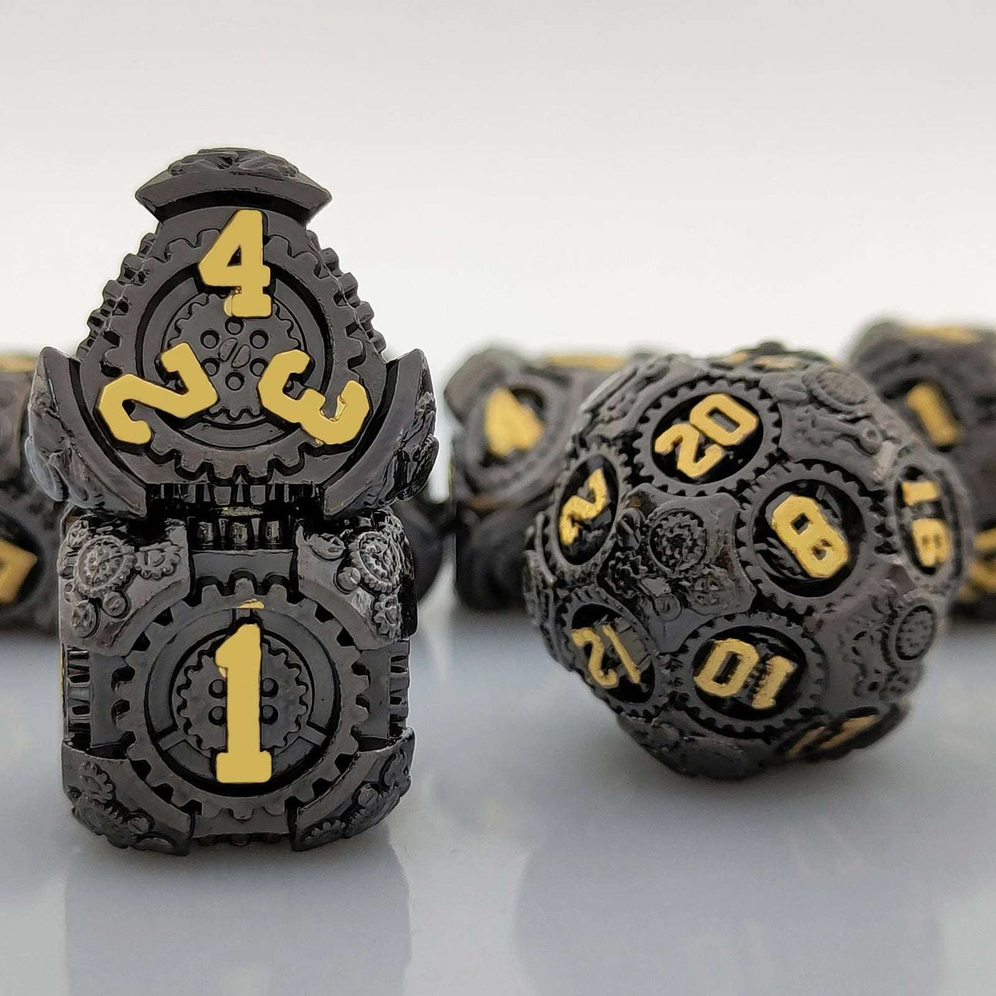 Punk Steam Ming Dynasty - Black Gold Mechanical Gear Solid Metal D4 dice、D6 dice、D20 dice | Bear Dice