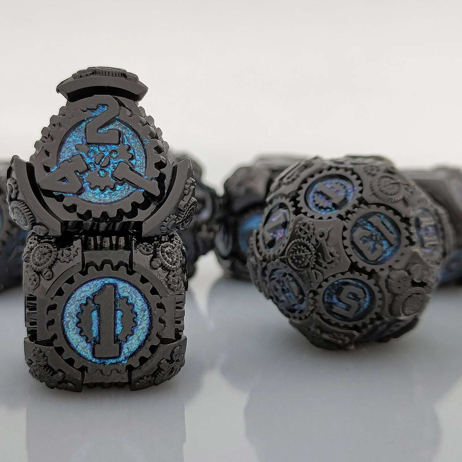 Steampunk - Blue Fluorescent Gear Metal DND D4 dice、D6 dice、D20 dice | Bear Dice
