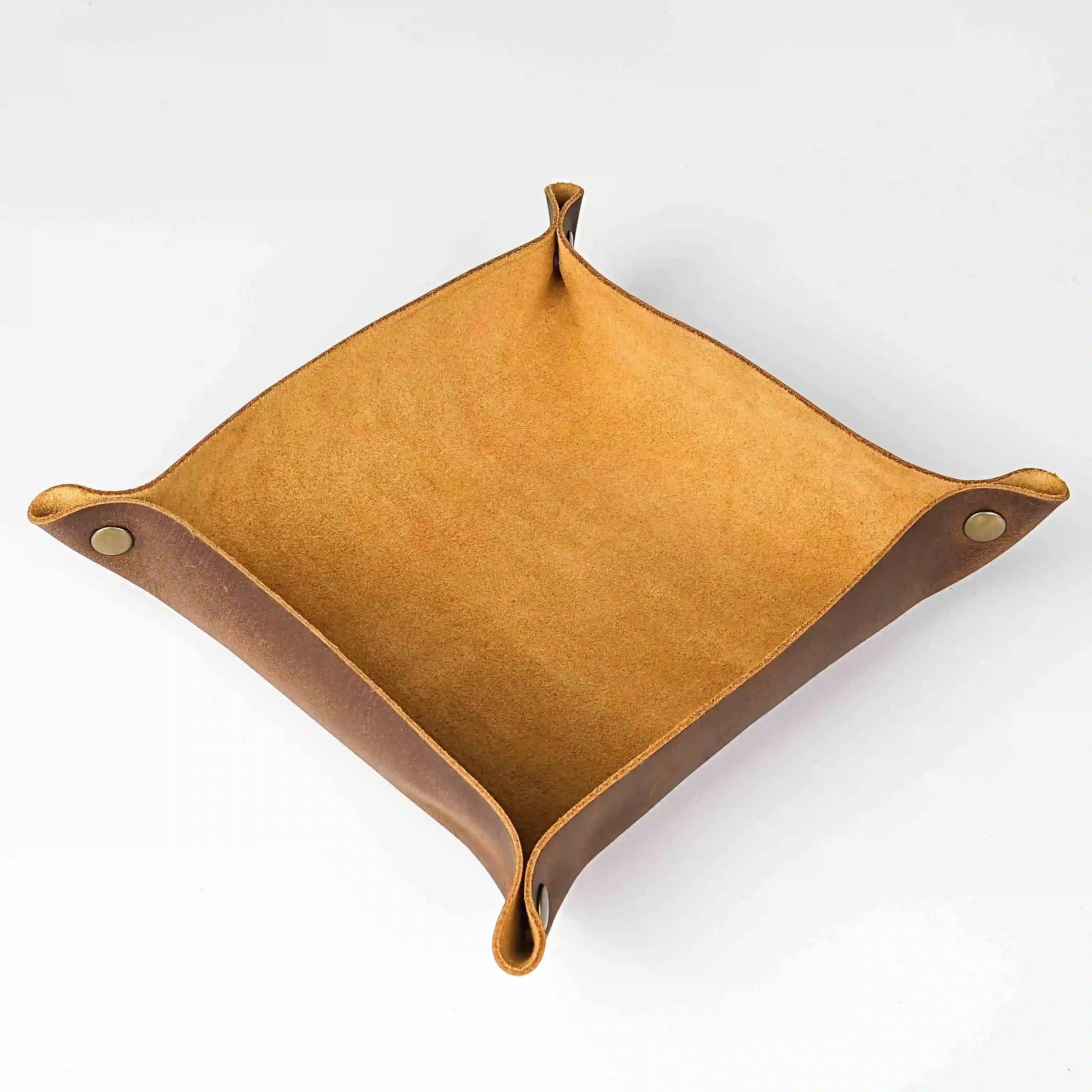 Rollable vintage tan hand-made four-corner assembled button leather dnd dice tray