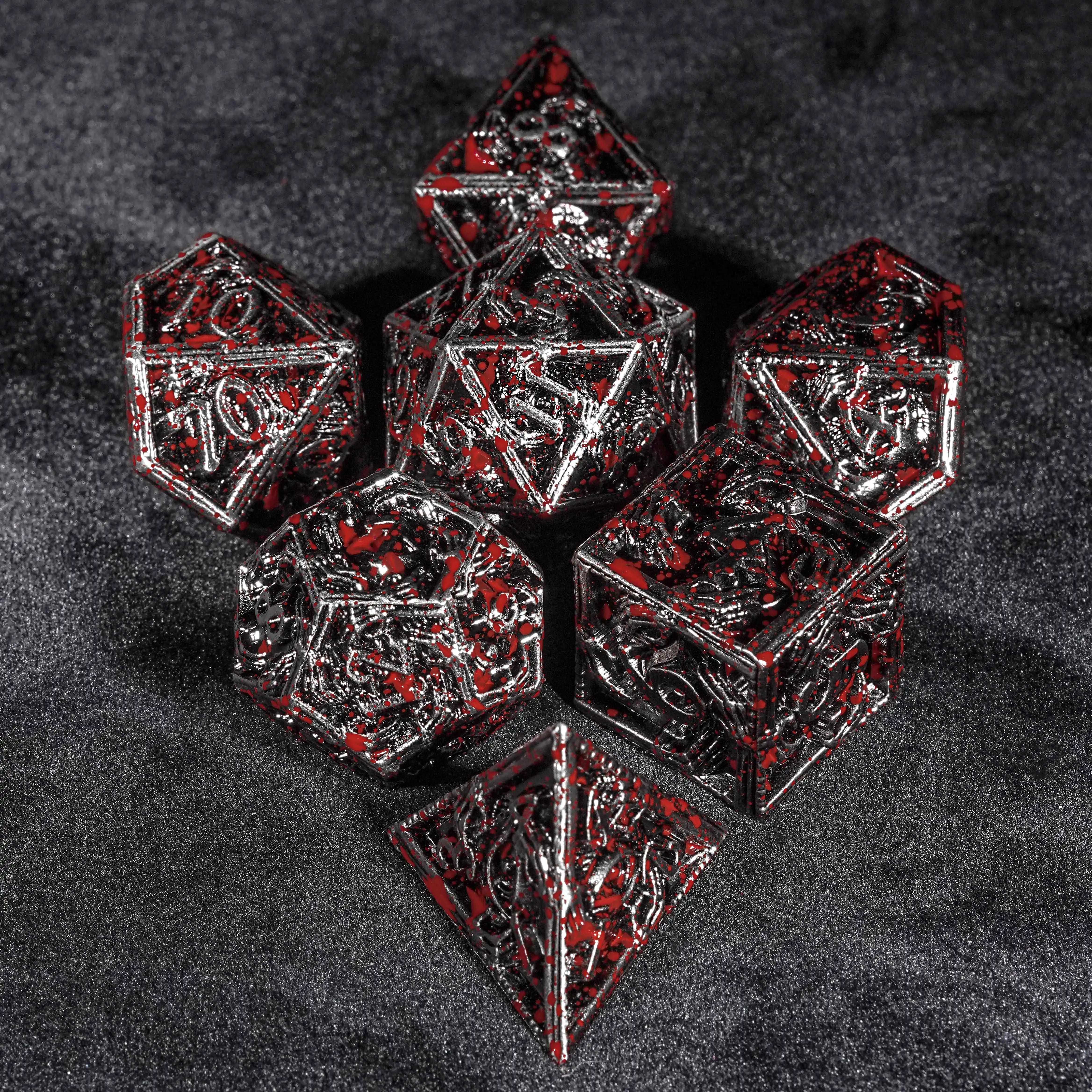 Bloodstained DND metal skeleton hands surround the DND dice set, which is very suitable for role-playing such as mysterious wizards | Bear Dice